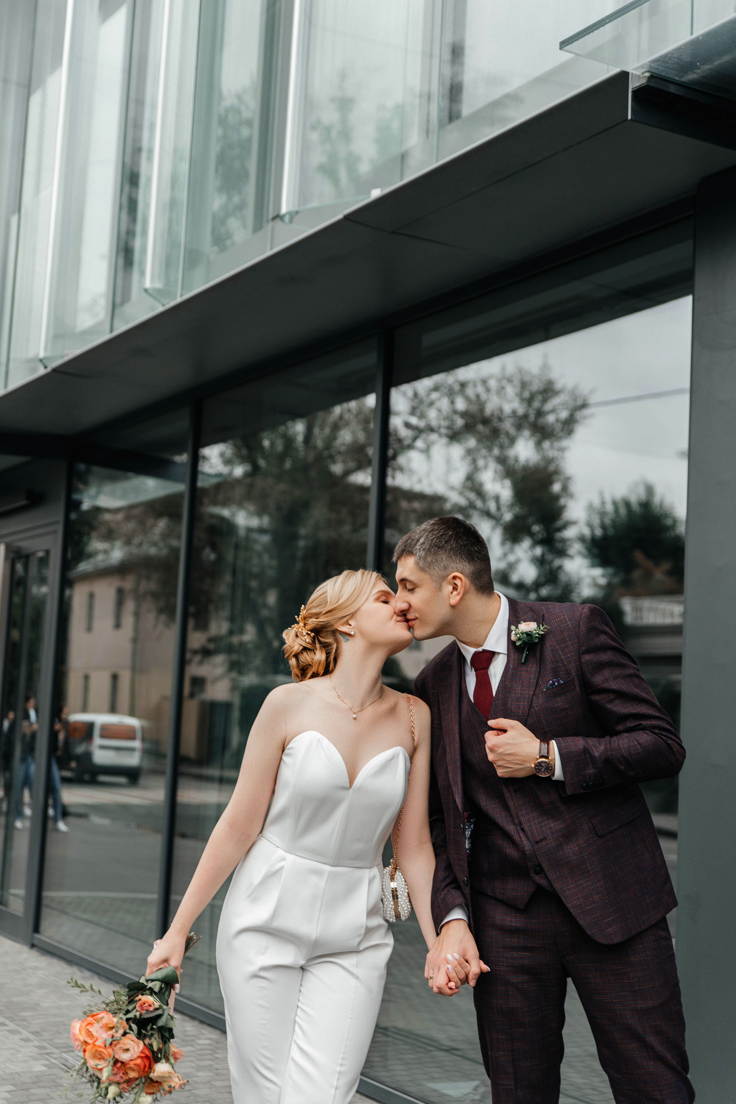 Свадебная фотопрогулка в Москве. Свадебный и семейный фотограф в Москве