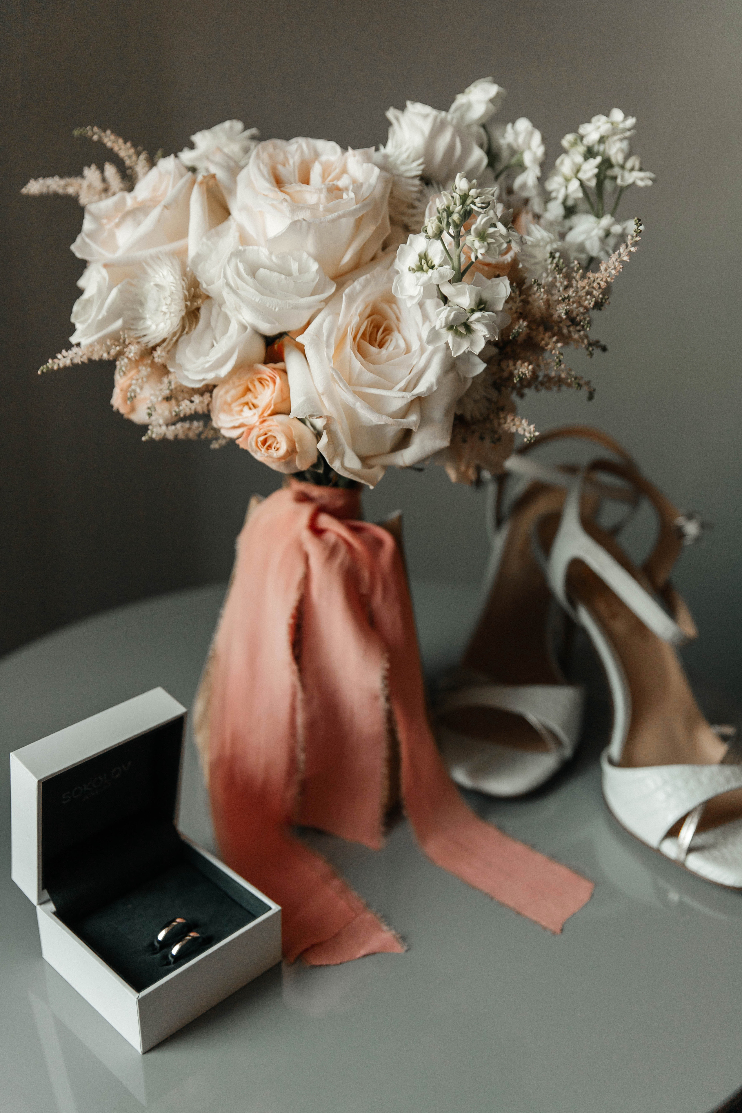 Свадебная фотосессия возле МГУ. Свадебный и семейный фотограф в Москве