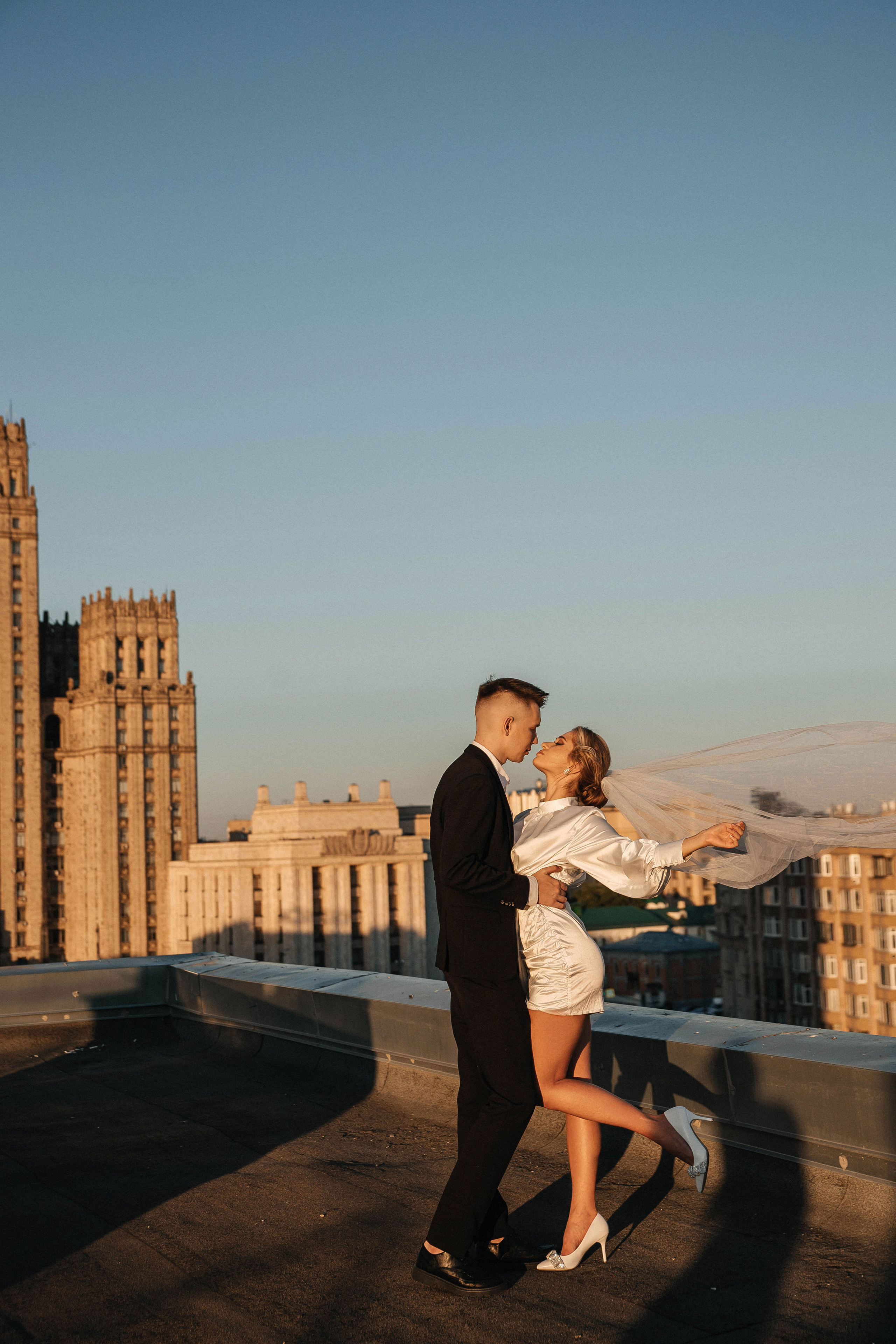 Свадебная фотосессия на крыше. Свадебный и семейный фотограф в Москве