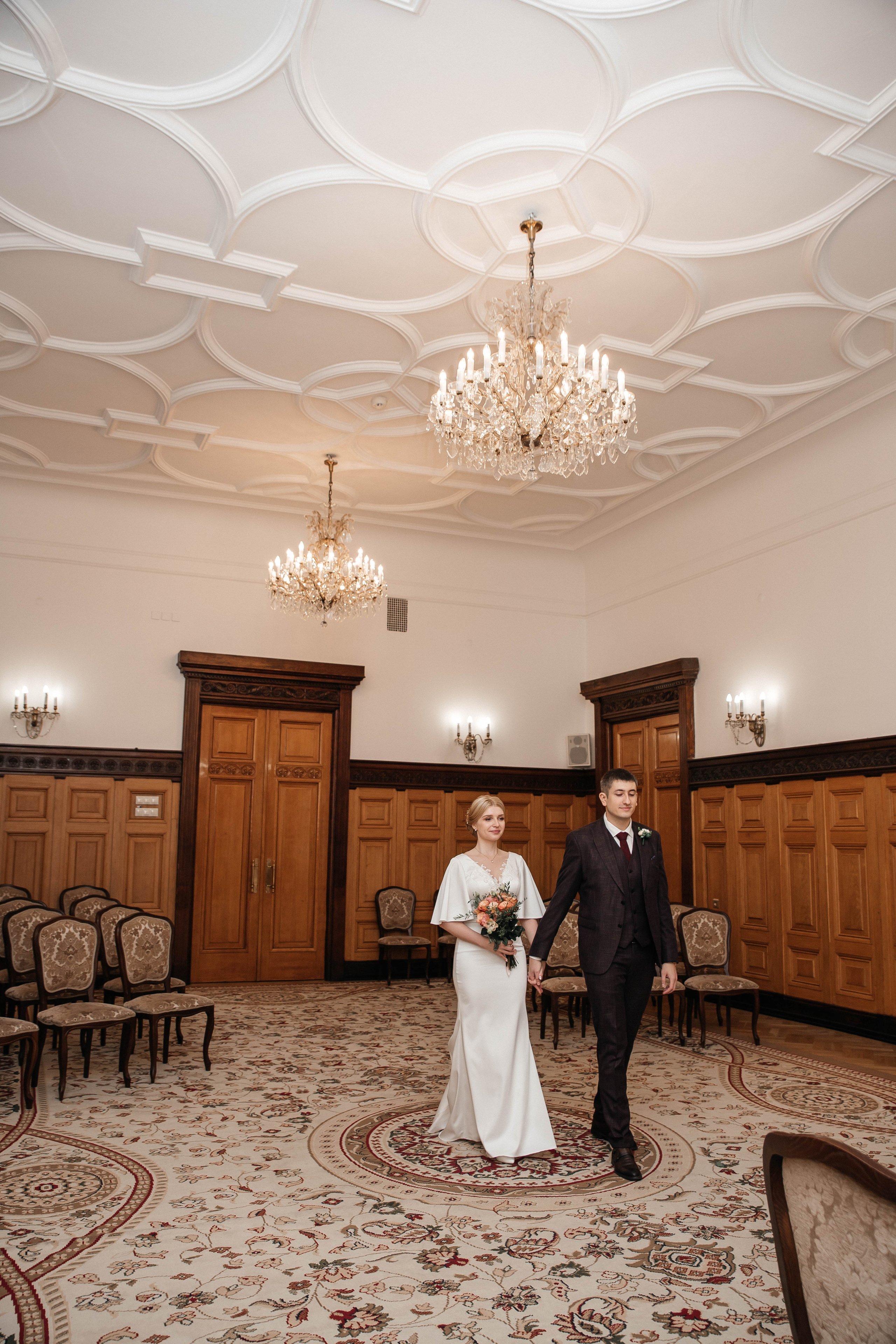 Свадебная фотопрогулка в Москве. Свадебный и семейный фотограф в Москве