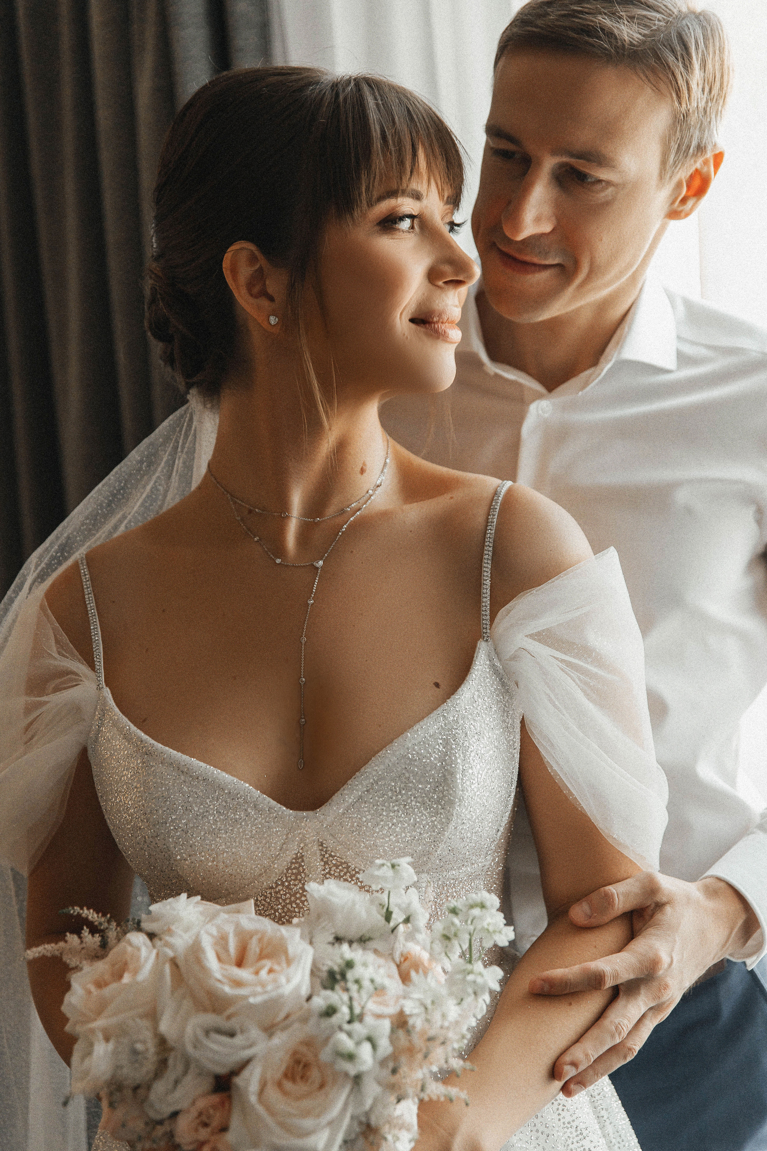 Свадебная фотосессия возле МГУ. Свадебный и семейный фотограф в Москве