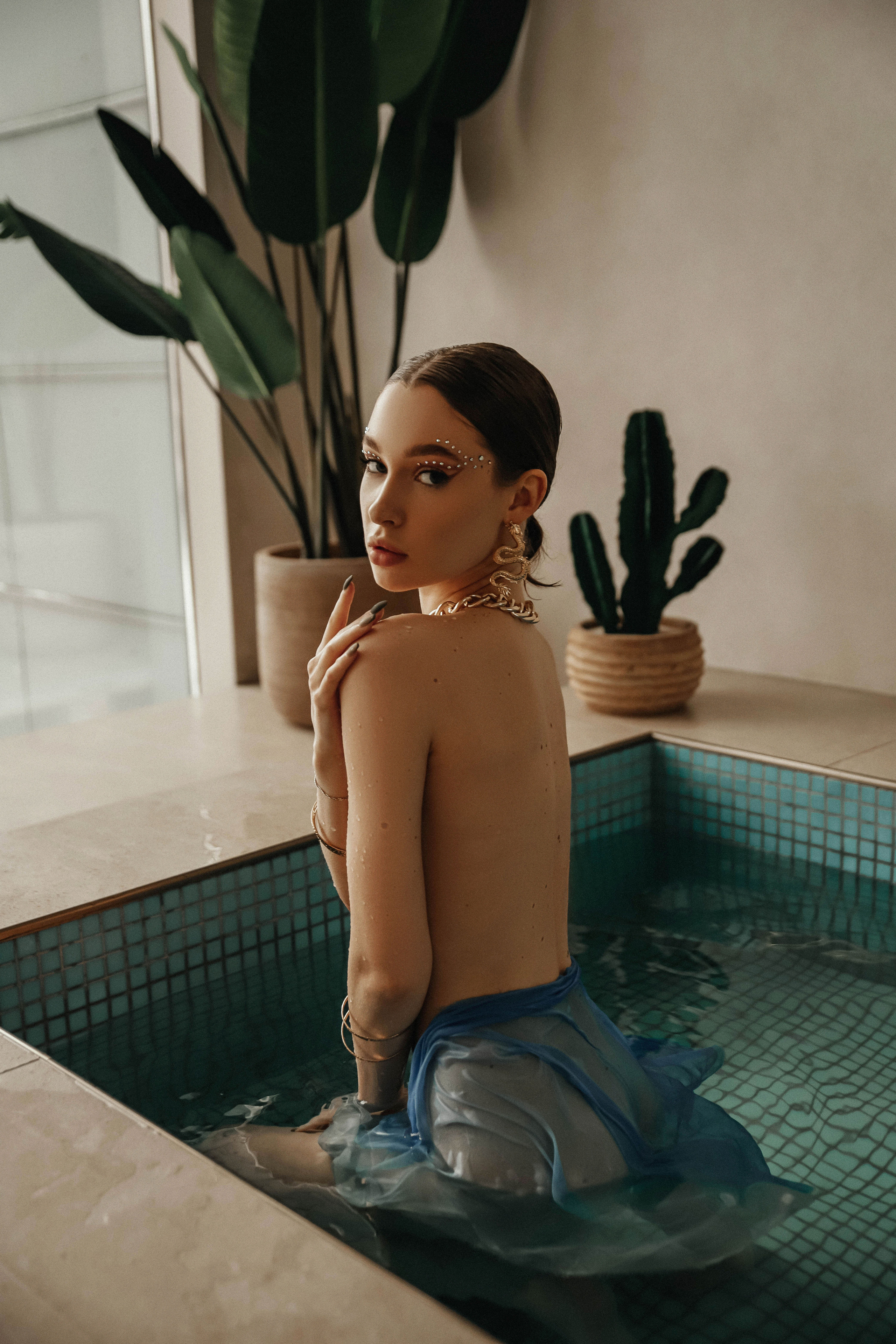 Женская фотосессия в бассейне в Москве. Свадебный и семейный фотограф в Москве