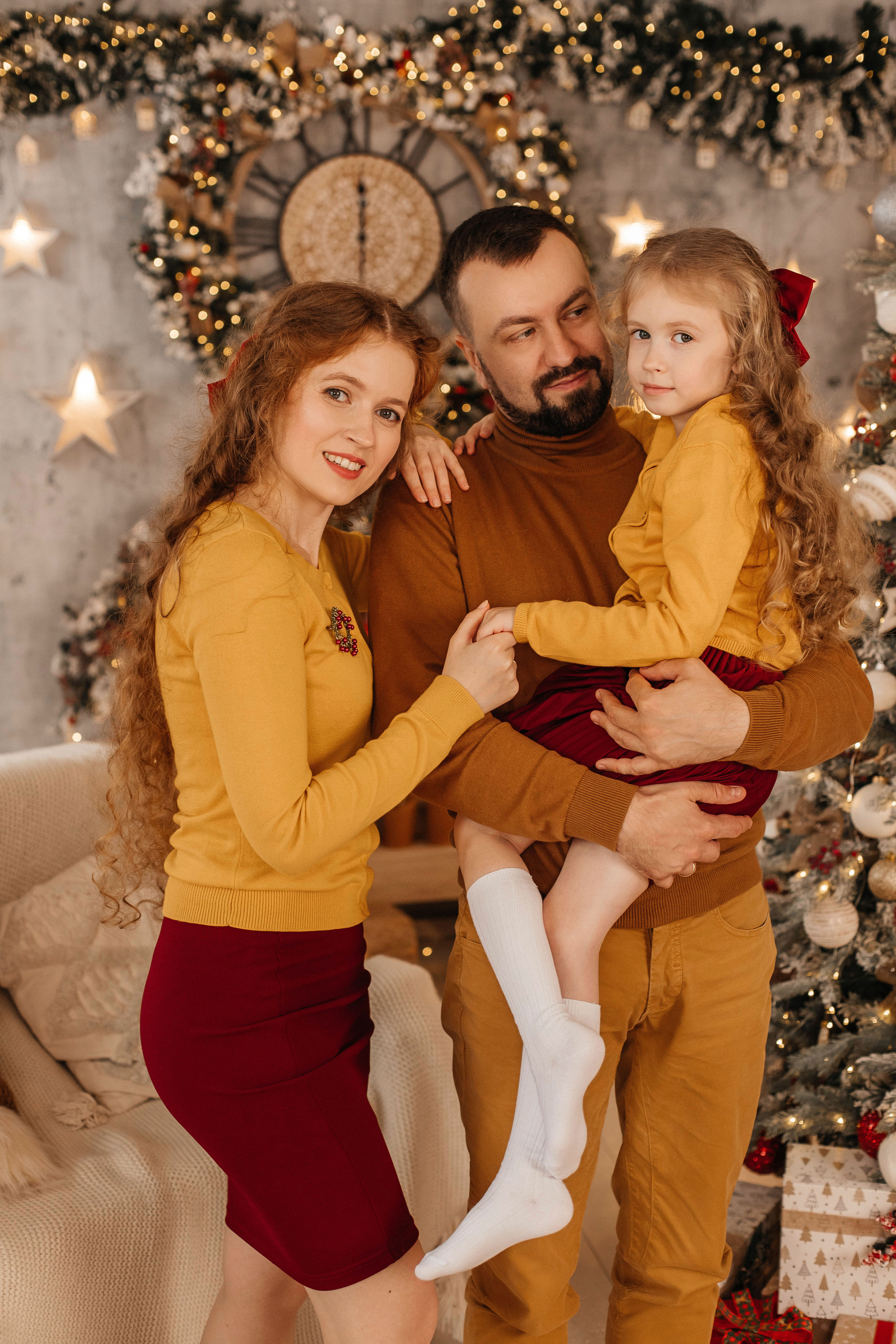 Новогодняя семейная фотосессия в студии с ребенком. Свадебный и семейный фотограф в Москве