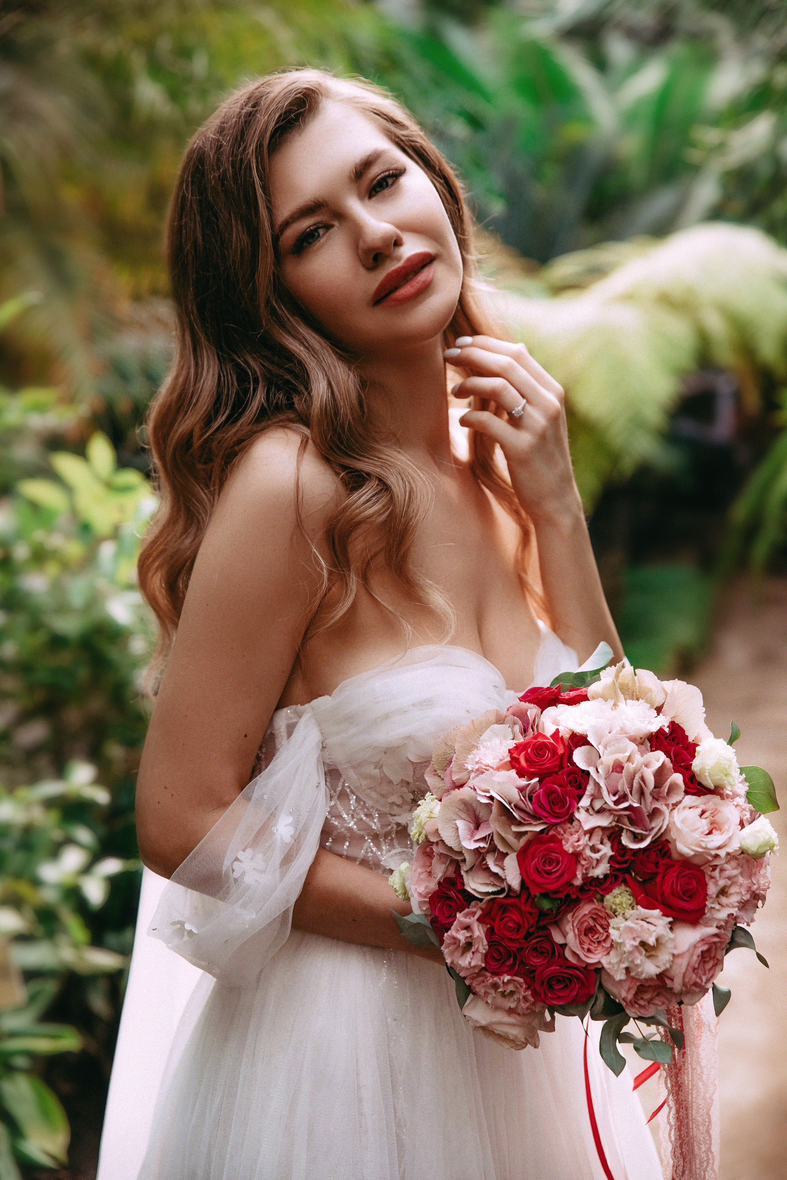 Свадебная фотосессия в Оранжерее Ботанического сада. Свадебный и семейный фотограф в Москве