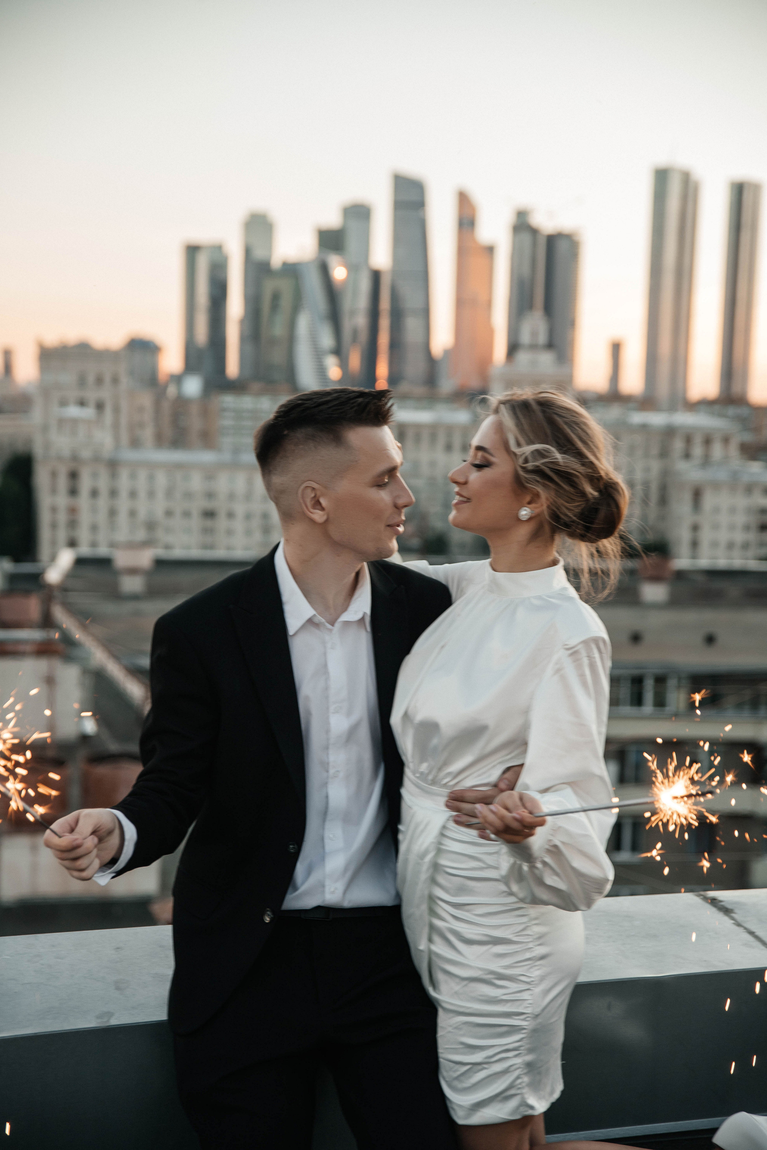 Свадебная фотосессия на крыше. Свадебный и семейный фотограф в Москве