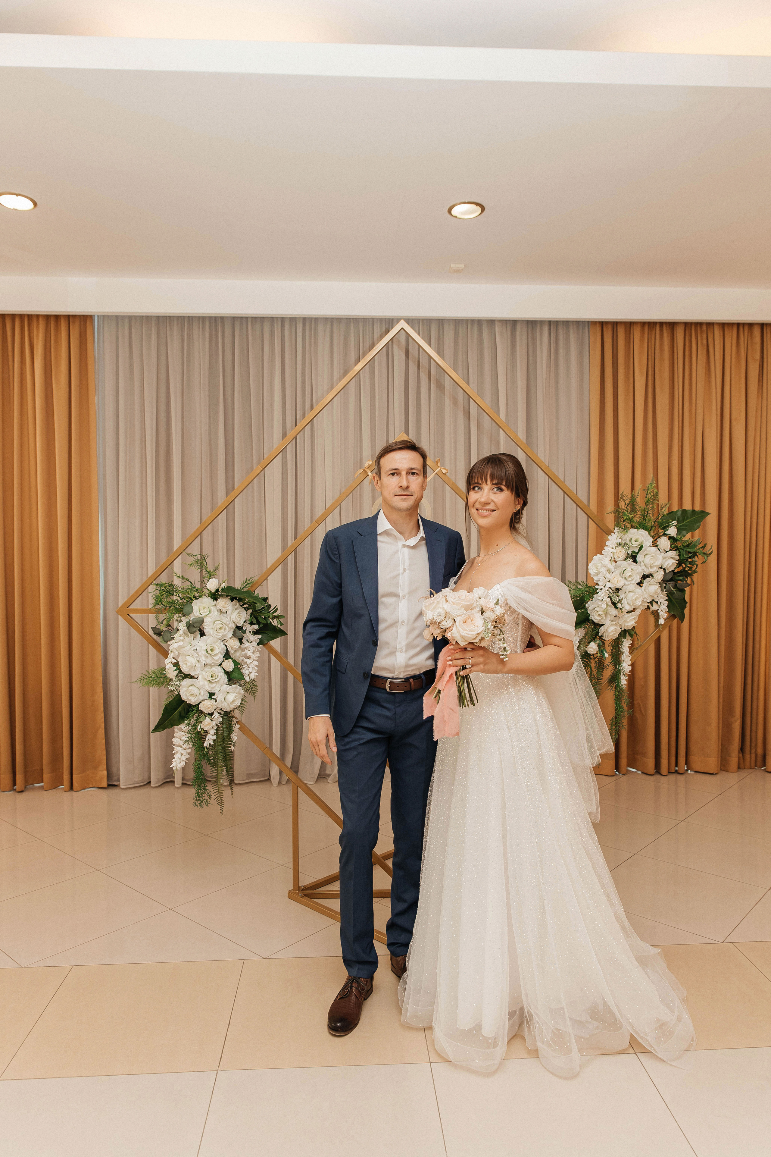 Свадебная фотосессия возле МГУ. Свадебный и семейный фотограф в Москве