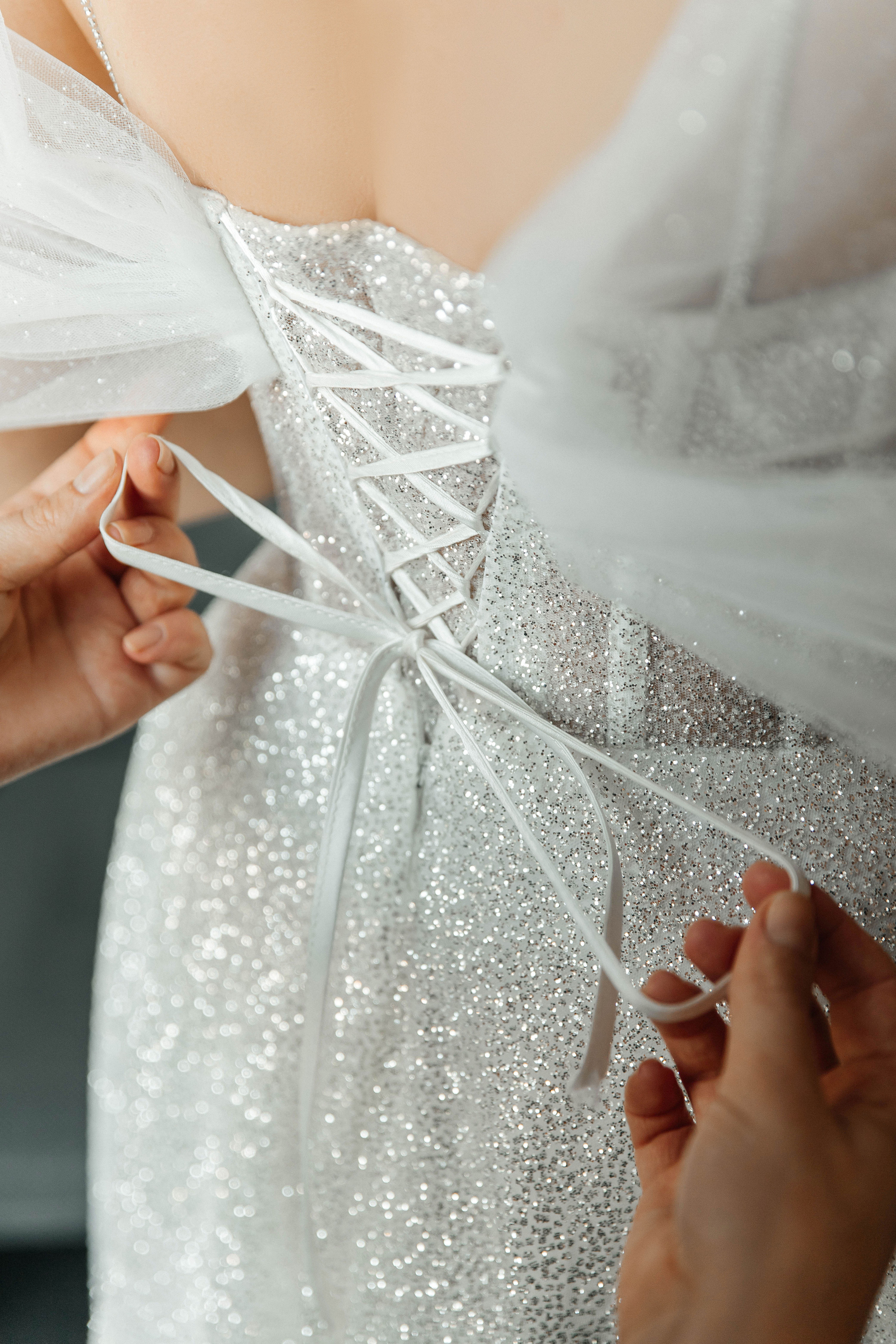 Свадебная фотосессия возле МГУ. Свадебный и семейный фотограф в Москве