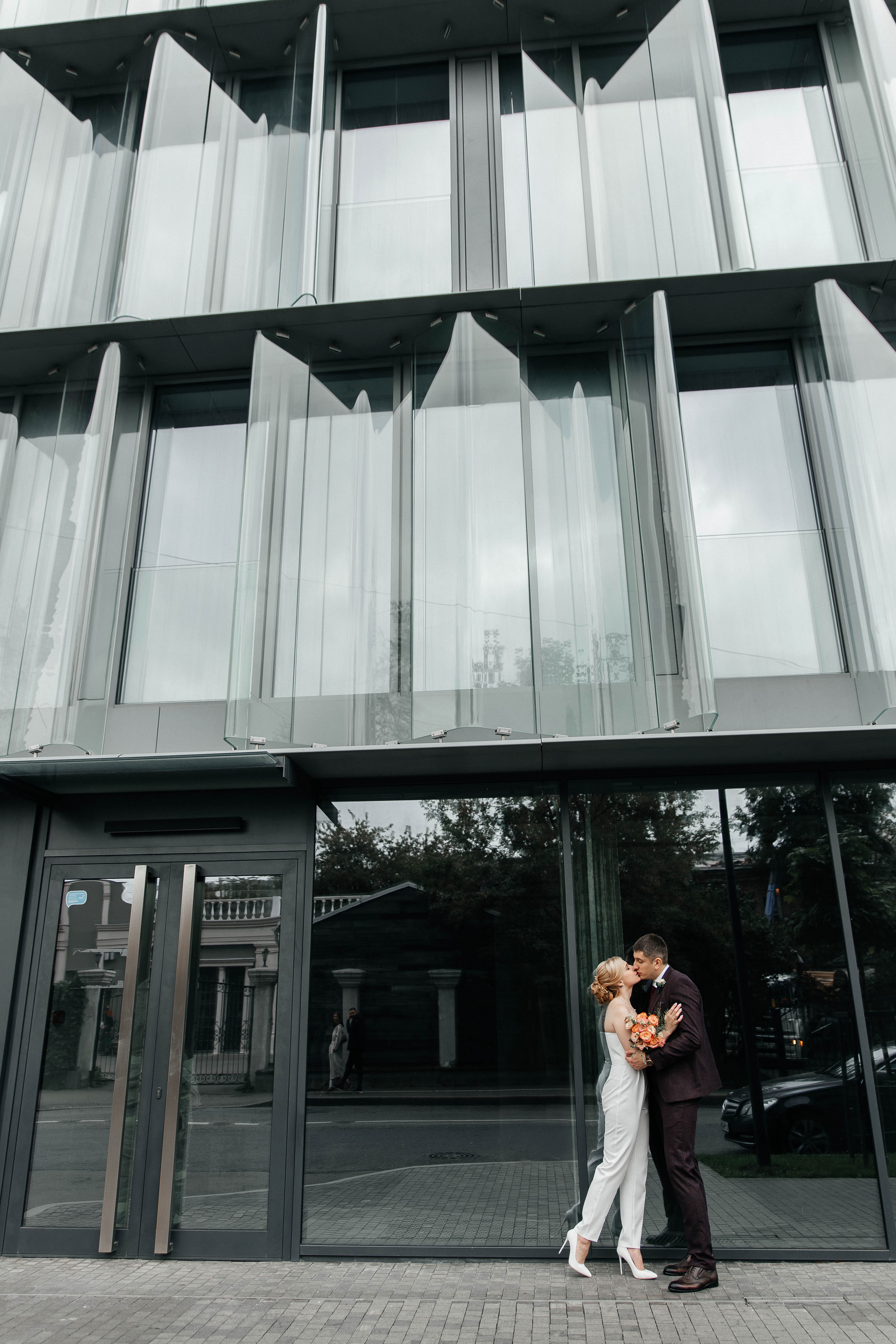 Свадебная фотопрогулка в Москве. Свадебный и семейный фотограф в Москве