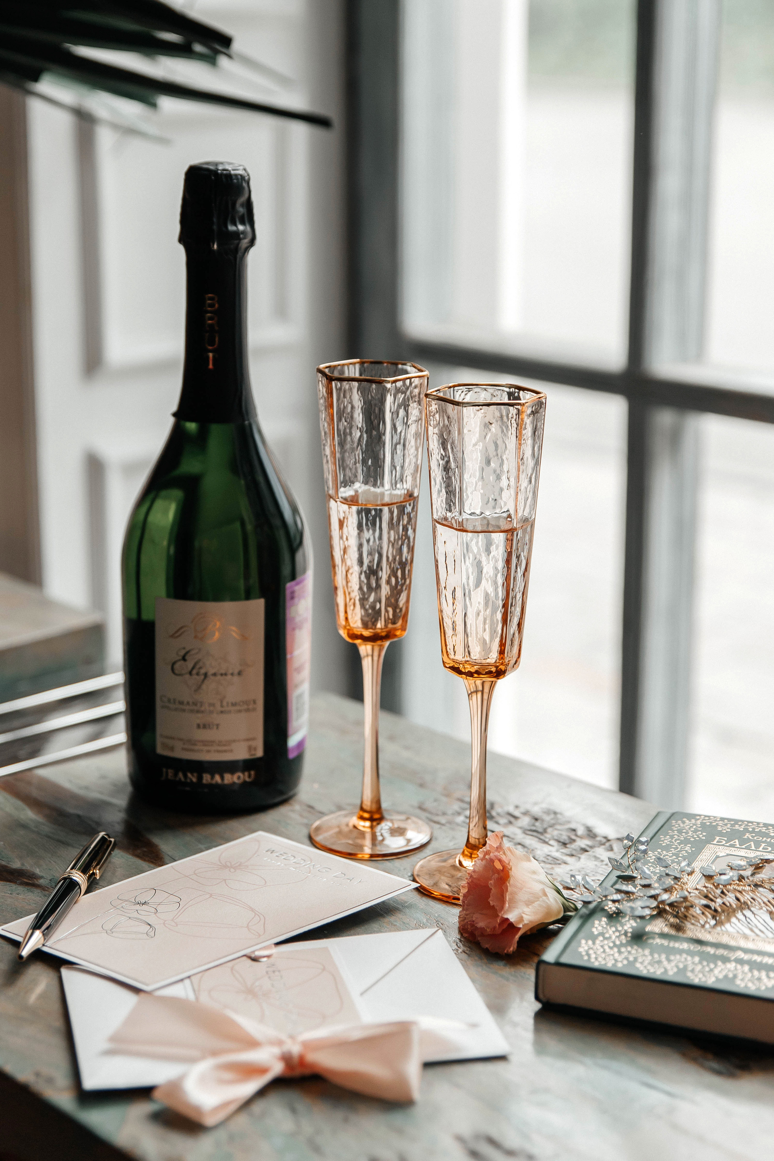 Свадебная фотопрогулка в Москве. Свадебный и семейный фотограф в Москве