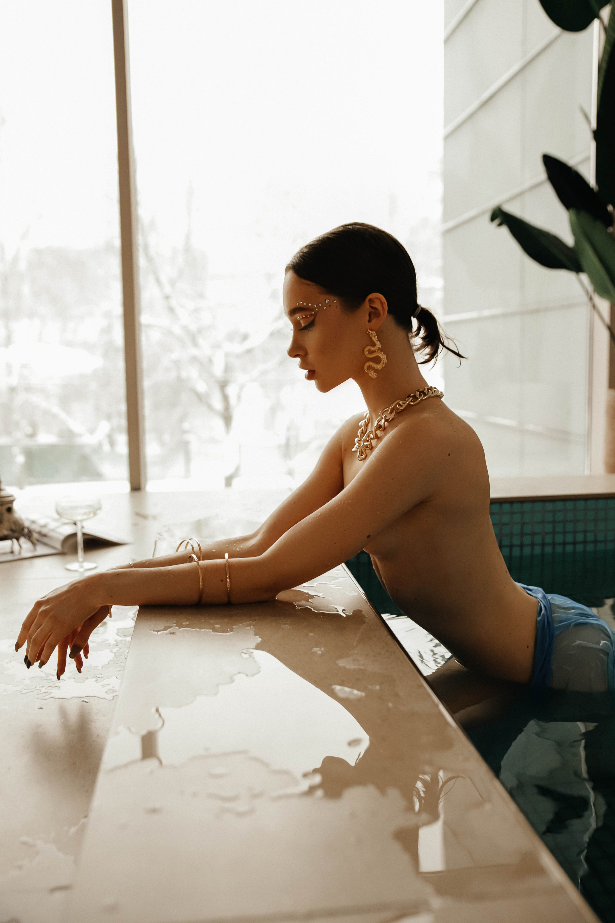 Женская фотосессия в бассейне в Москве. Свадебный и семейный фотограф в Москве