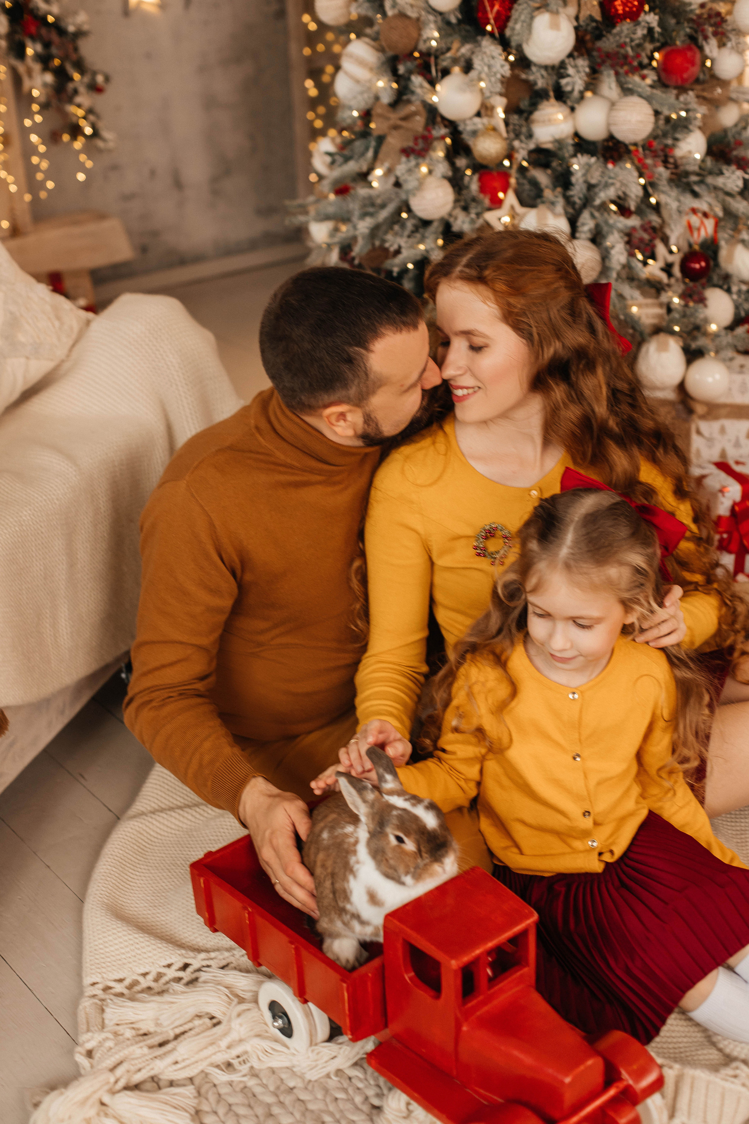 Новогодняя семейная фотосессия в студии с ребенком. Свадебный и семейный фотограф в Москве