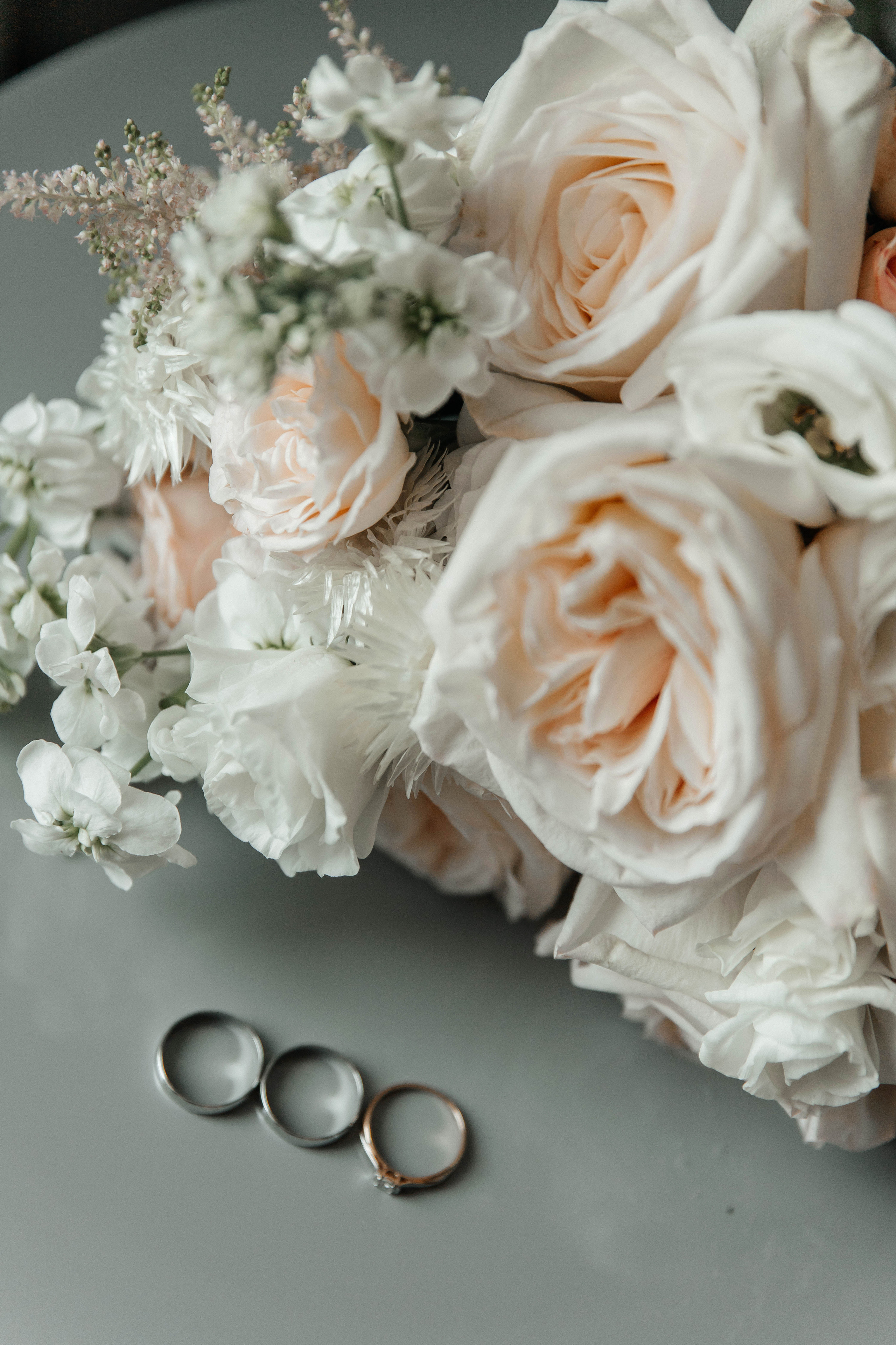 Свадебная фотосессия возле МГУ. Свадебный и семейный фотограф в Москве