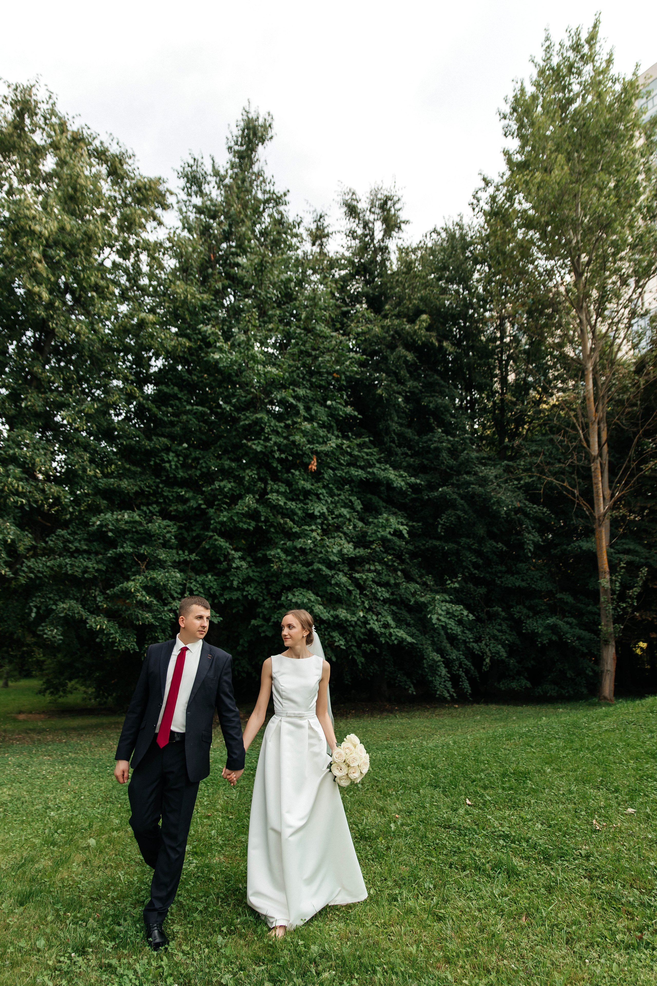 Свадебная фотосессия в студии Москвы. Свадебный и семейный фотограф в Москве