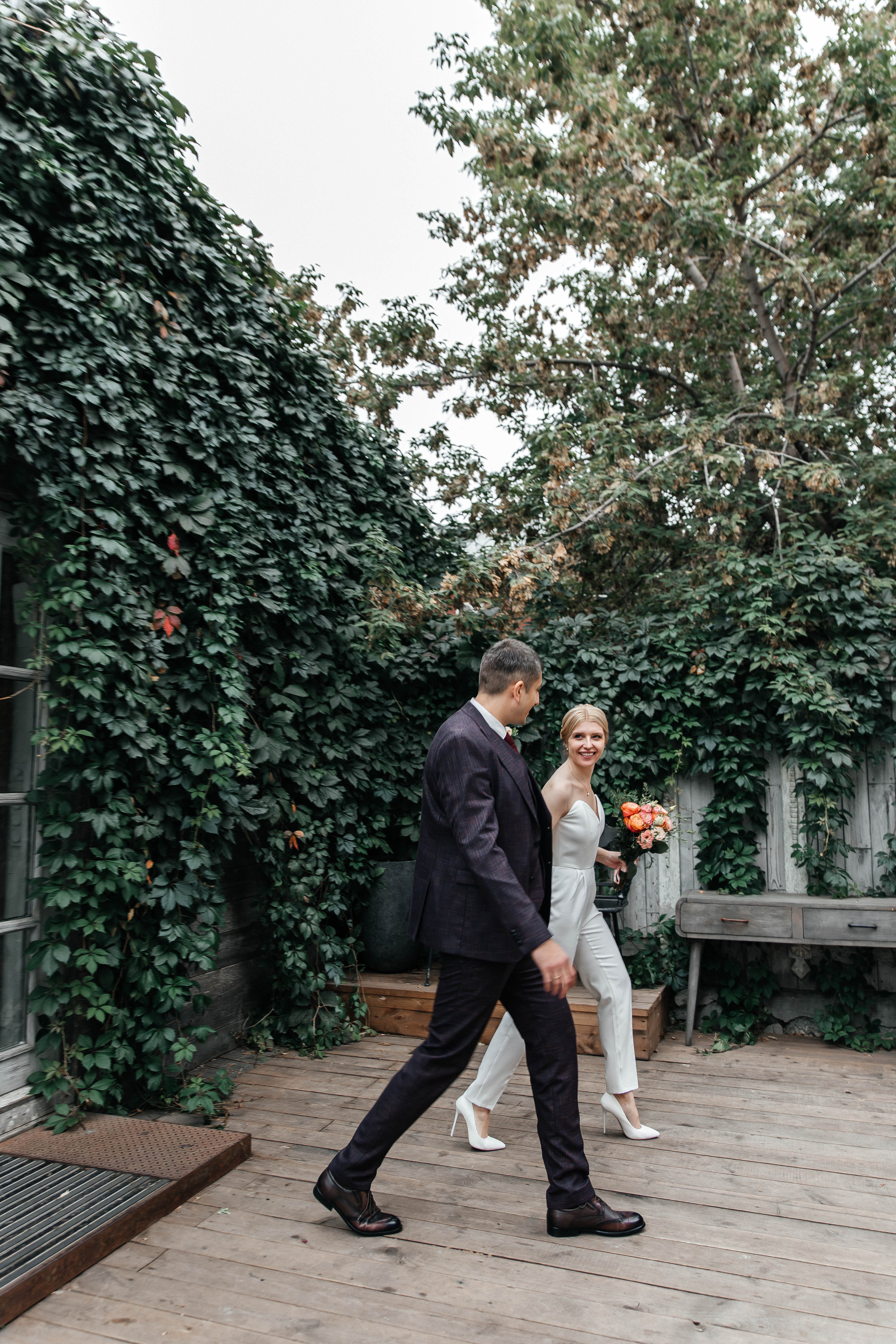 Свадебная фотопрогулка в Москве. Свадебный и семейный фотограф в Москве