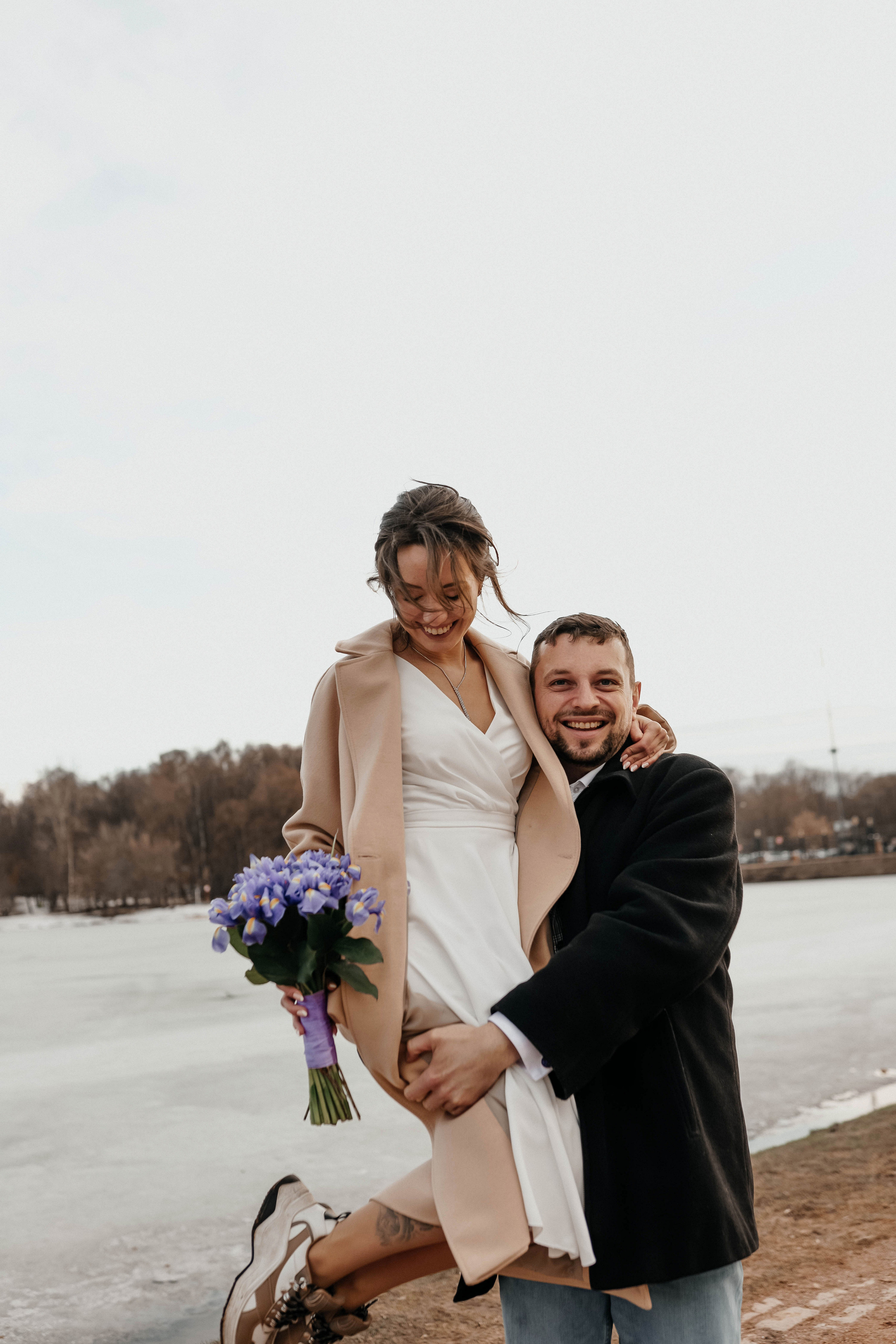 Свадебная фотосессия осенью в парке Царицино. Свадебный и семейный фотограф в Москве