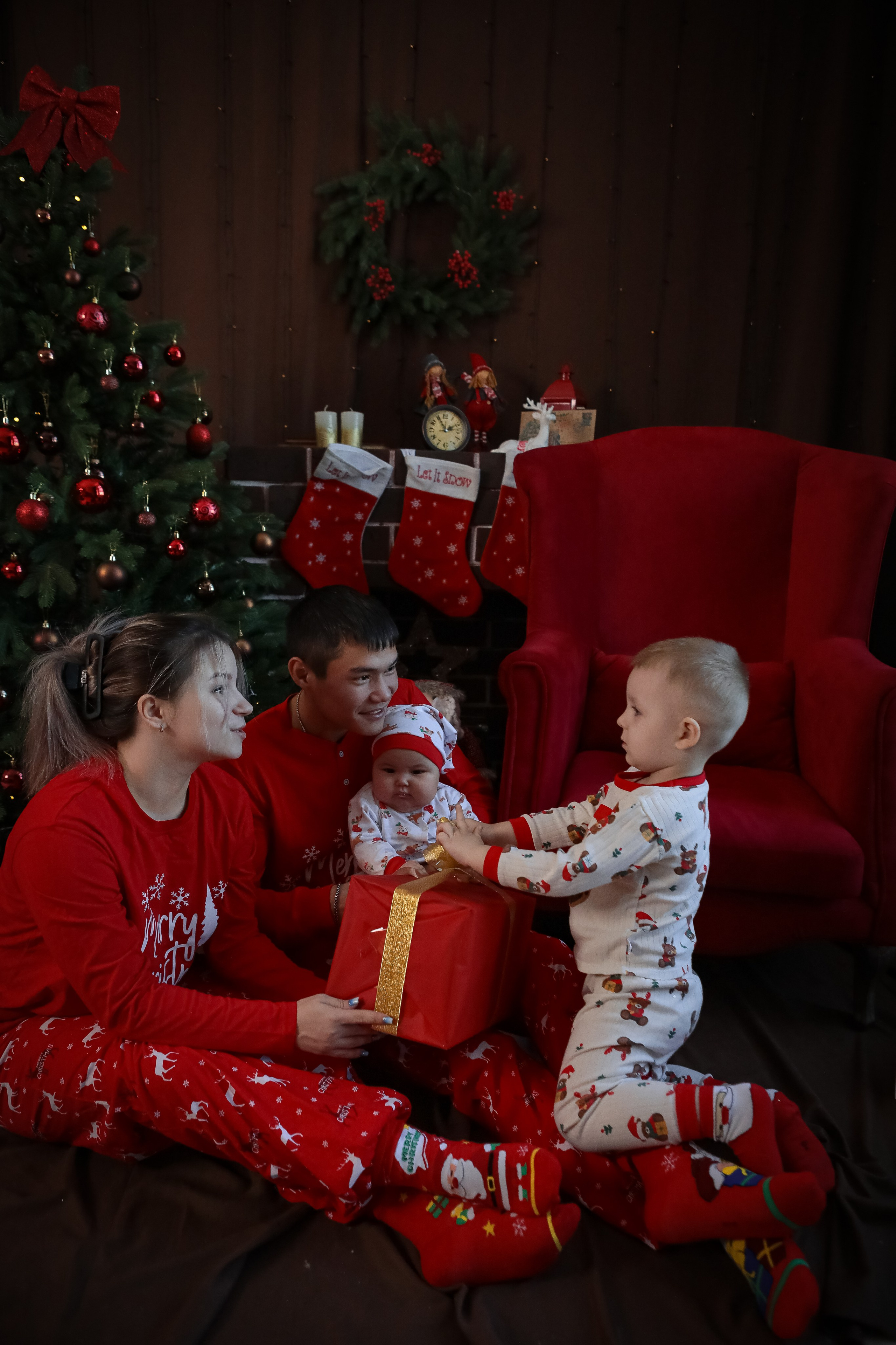 НОВОГОДНИЕ ФОТОСЕССИИ 2025-2026. Фотограф г. Хабаровск. Семейные и индивидуальные съёмки