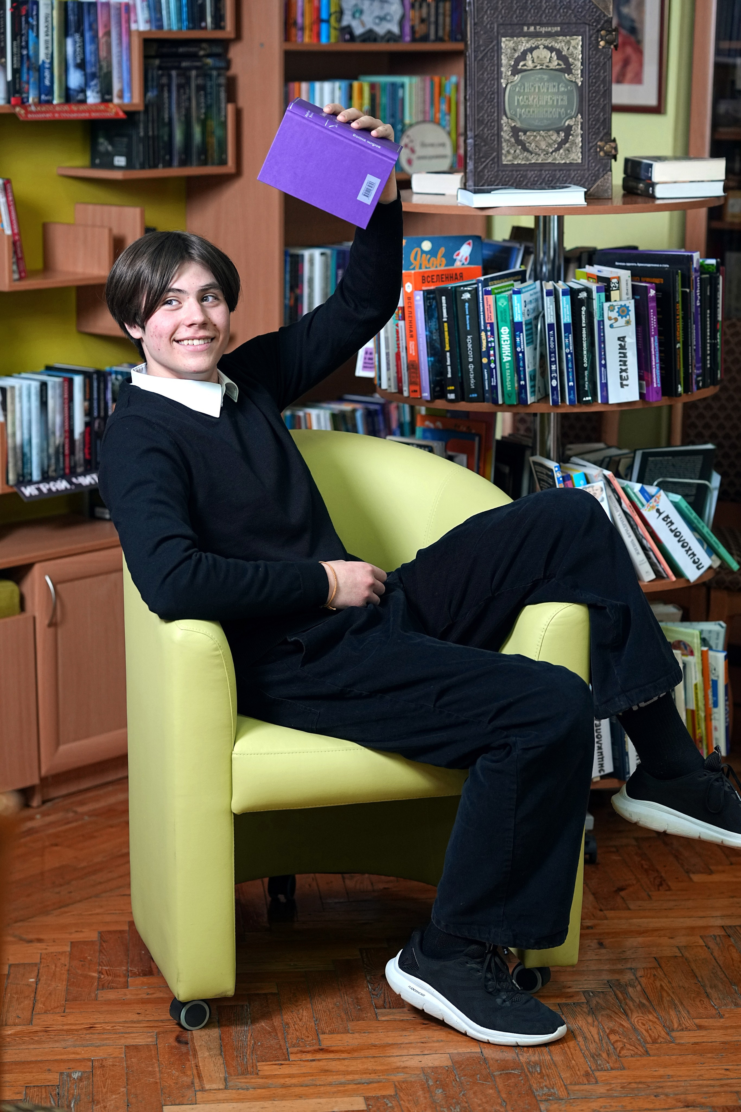 ФОТОСЕССИЯ В ГОРОДСКОЙ БИБЛИОТЕКЕ. Школьная фотография в Санкт-Петербурге, выпускные альбомы, фотосессии