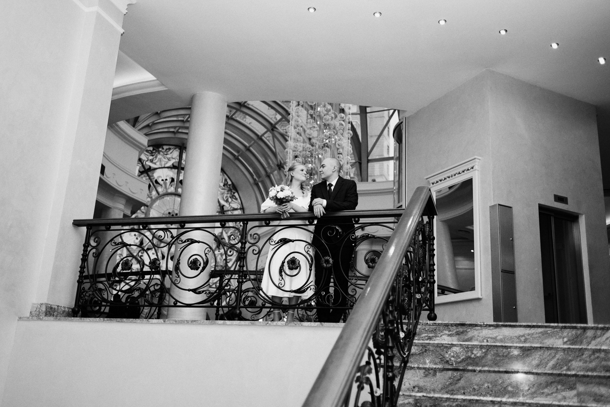 Свадебный фотограф в Тюмени — Фотосессия Максима и Лизы на крыше и в студии. Портретный фотограф Тюмень Дарья Мустафина