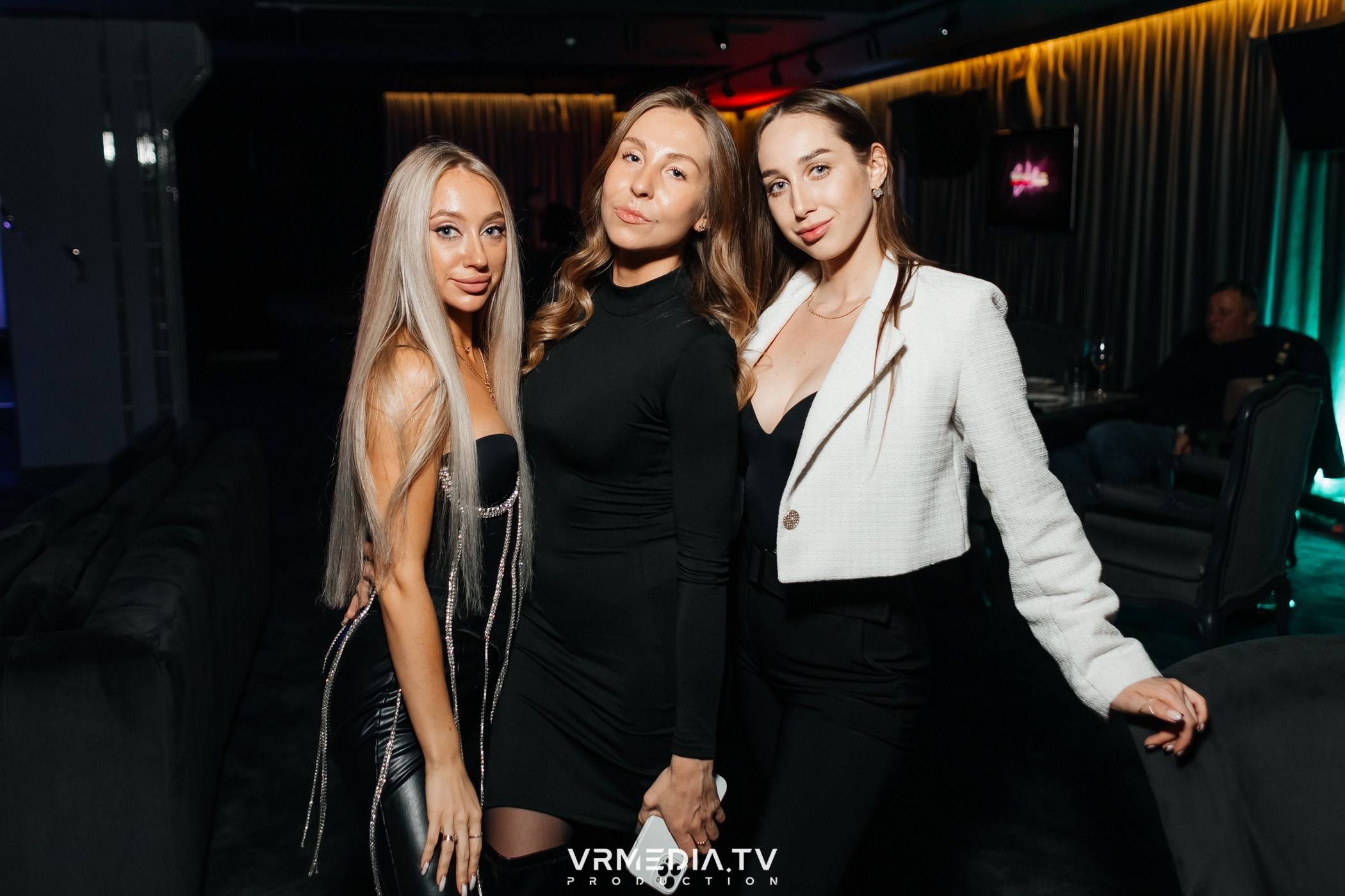 POP-STAR PARTY в караоке-баре «Volna»