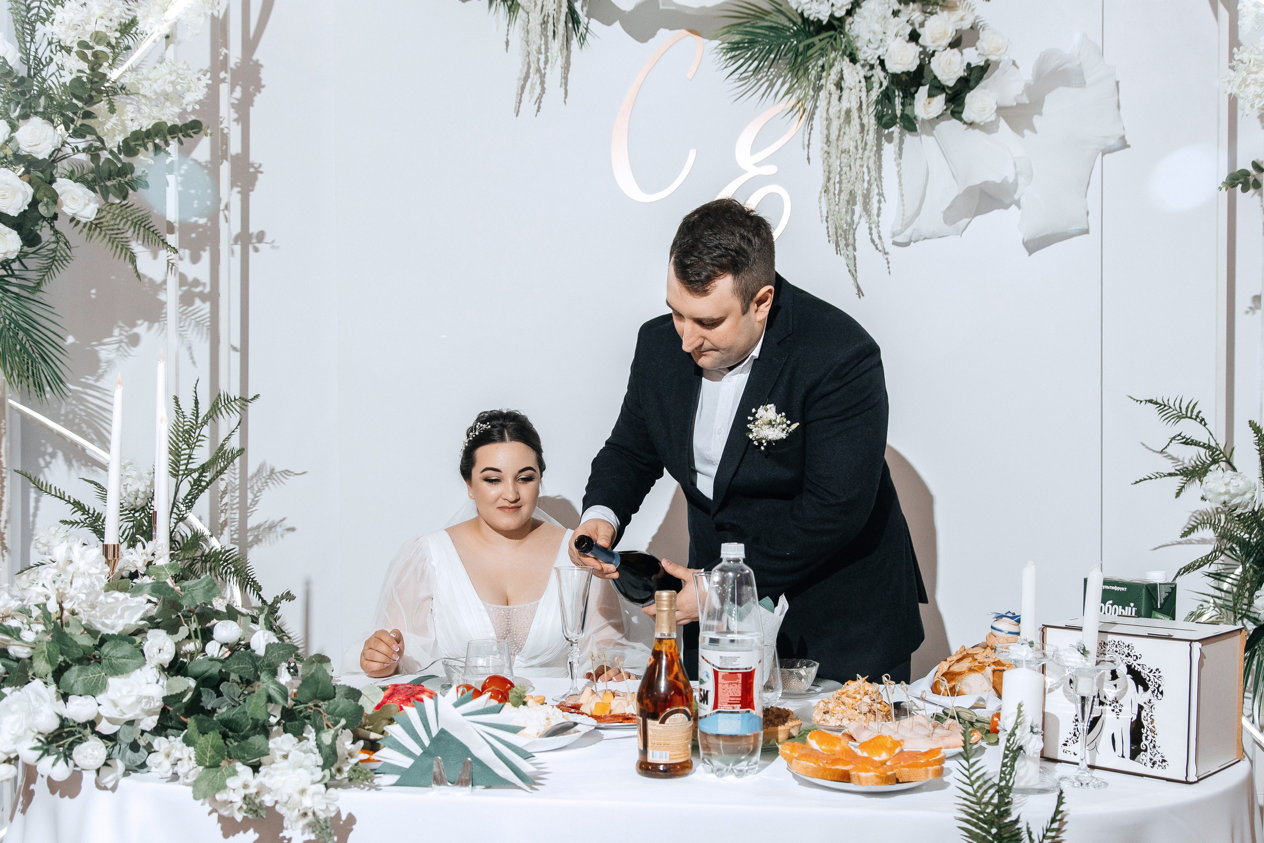 S & E. Street photographer