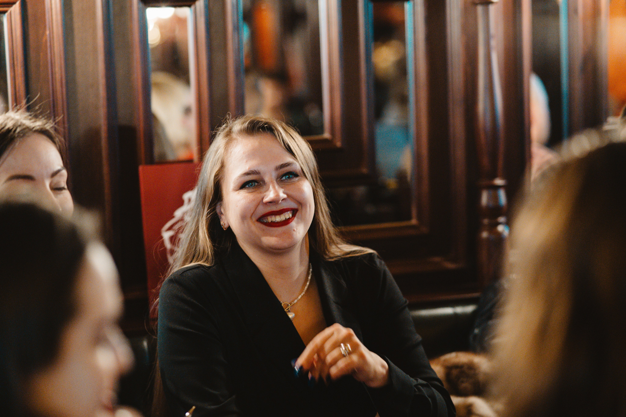 Intellectual games. Я занимаюсь событийной, свадебной, товарной, студийной… фотографией