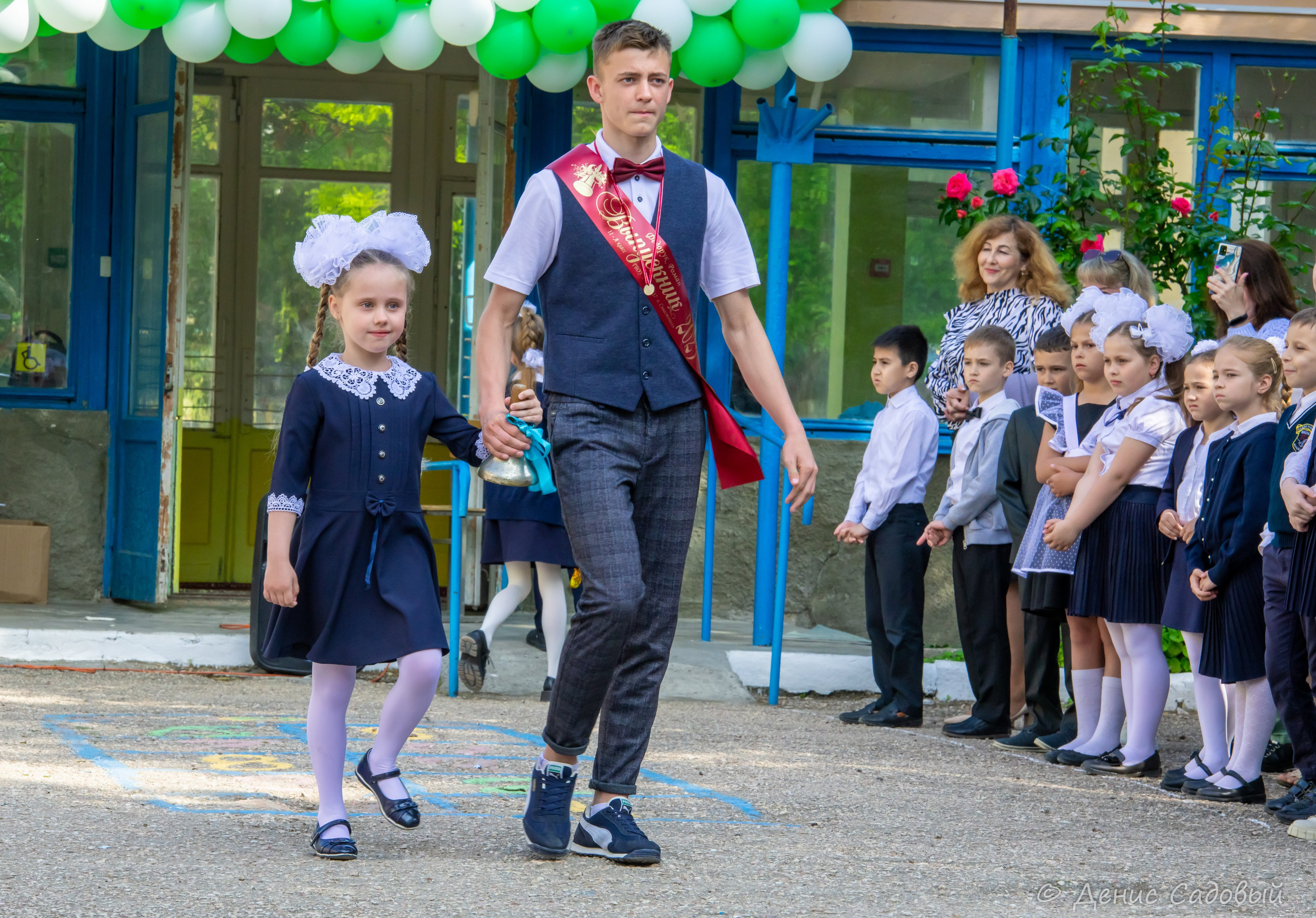 Последний звонок 11 класс школа № 17. Денис Садовый фотограф Севастополь