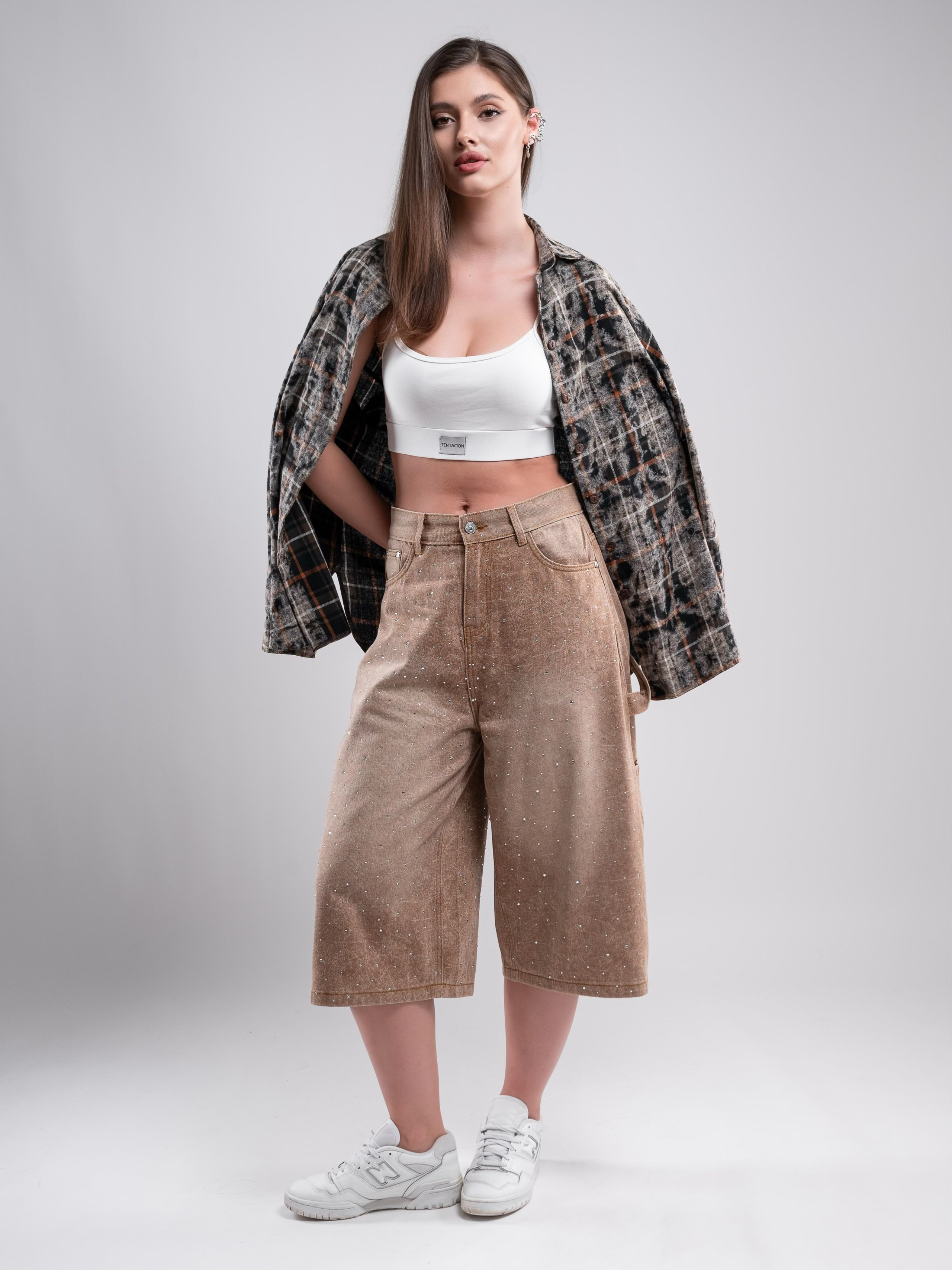 Джинсовые бриджи. Предметный фотограф, фото для маркетплейсов Пятигорск, КМВ