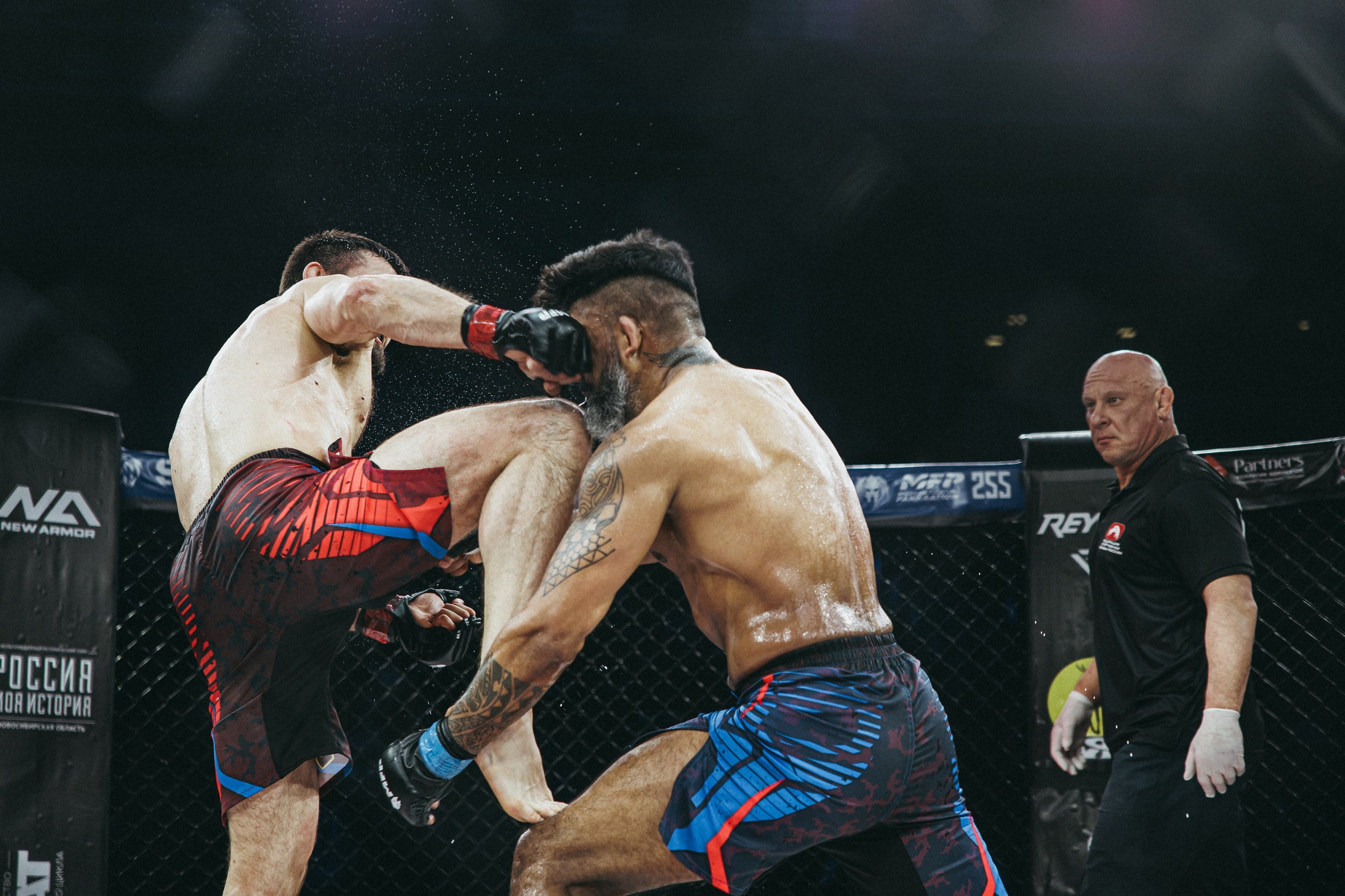 MFP255 ДУГЛАС РИБЕЙРО VS МАКСИМ БУТОРИН. Фотограф Иркутск Антипин Сергей