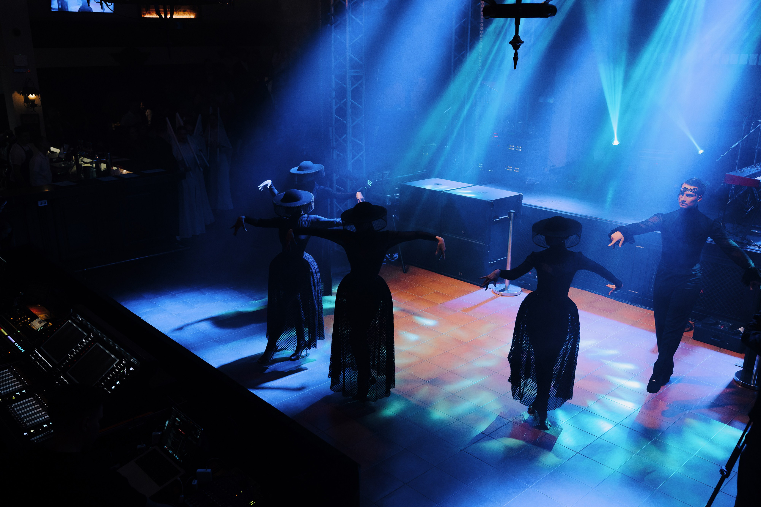 20 ЛЕТ МЕГАПОЛИС ЧЕЛЯБИНСК ХЕДЛАЙНЕР ЕЛКА. Репортажный фотограф Зуев Роман г. Челябинск