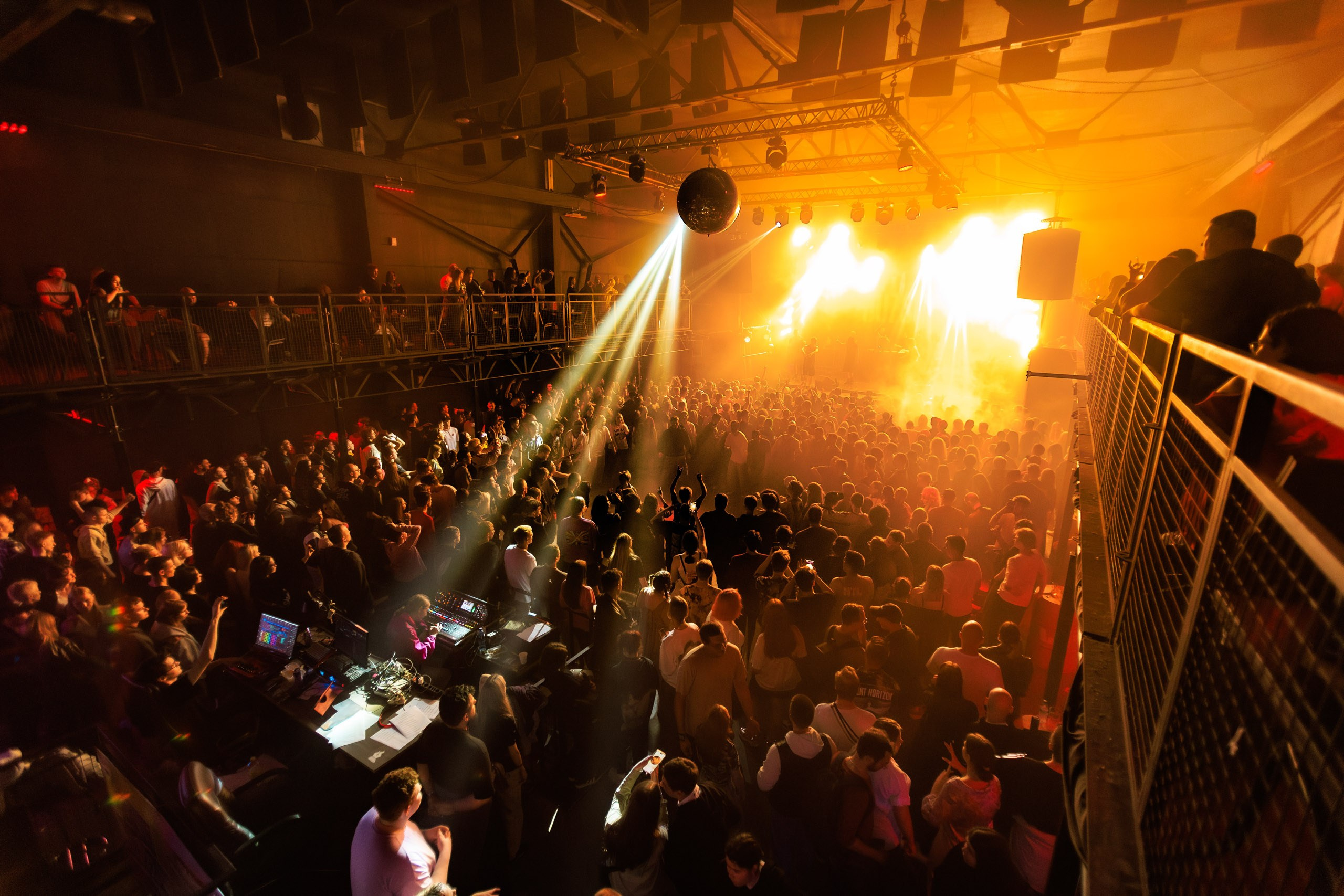 27.06.25 Ночь музыки. Репортажный фотограф Екатеринбург | Яркий, качественный репортаж | Концерты, клубы, репортаж, праздники, корпоративы