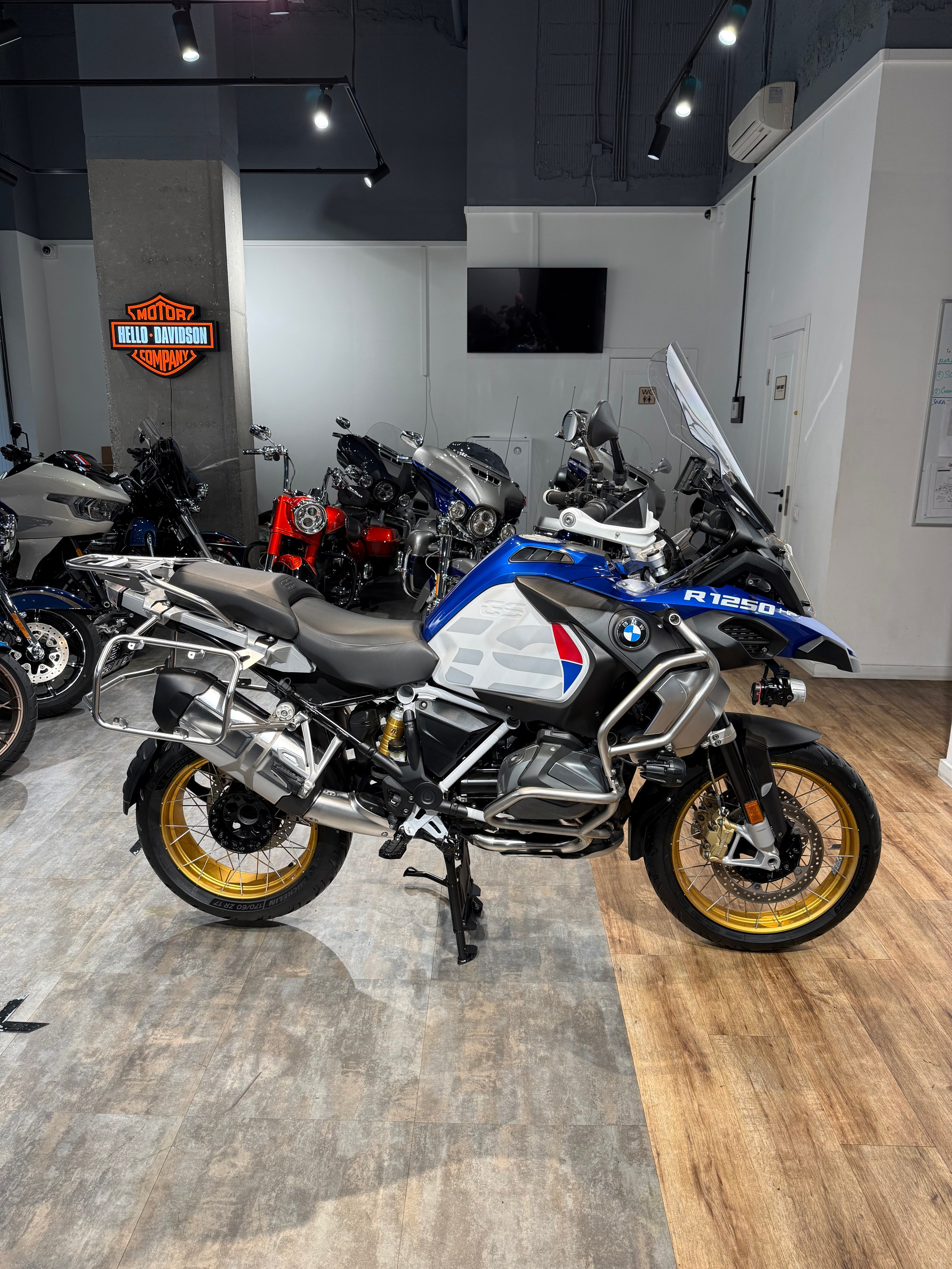 BMW R1250GS ADV Rallye HP. Hello Davidson, Москва. Только хорошие мотоциклы…
