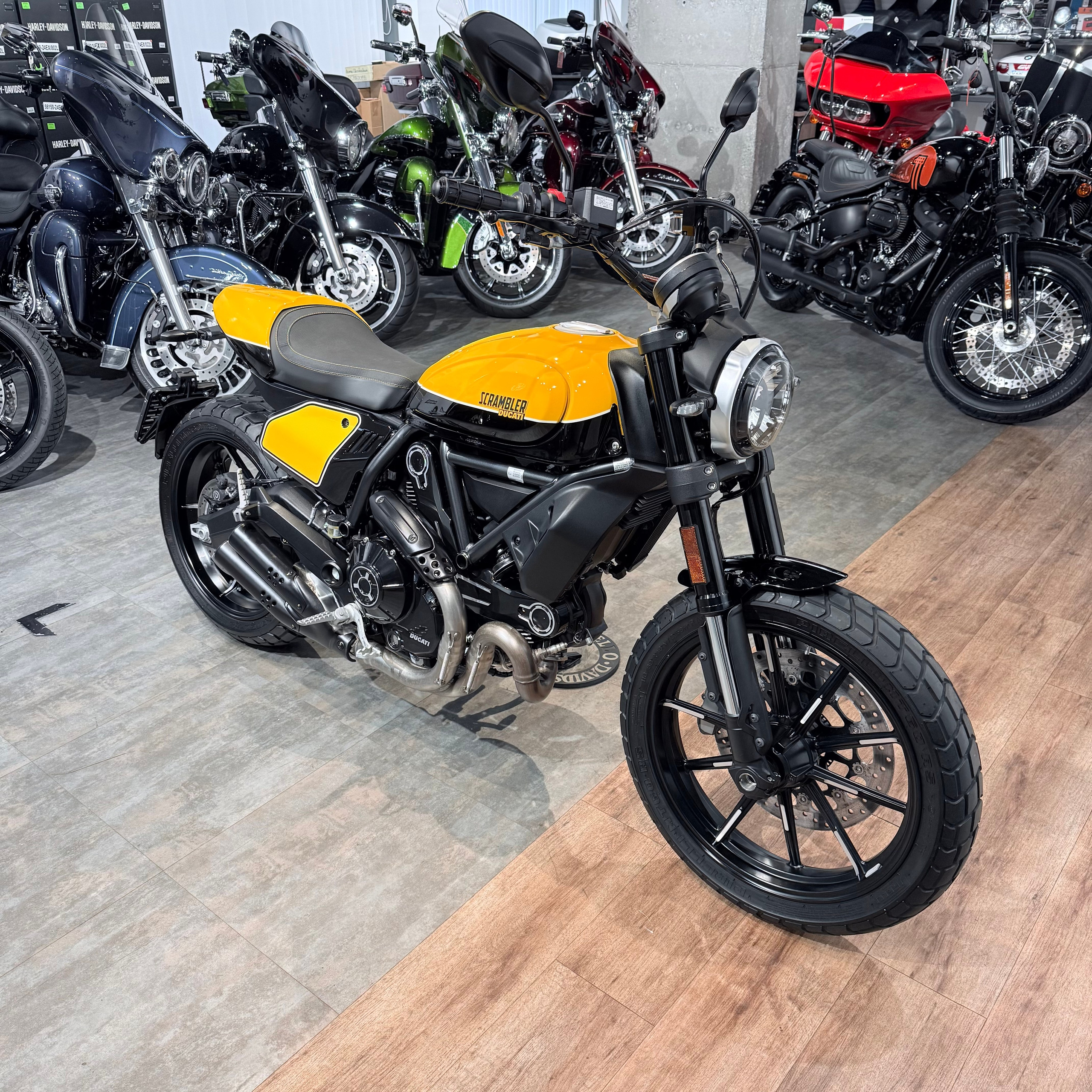 NЕW 2020 DUСАTI Scrambler Shining Blасk Yеllow. Hello Davidson, Москва. Только хорошие мотоциклы…