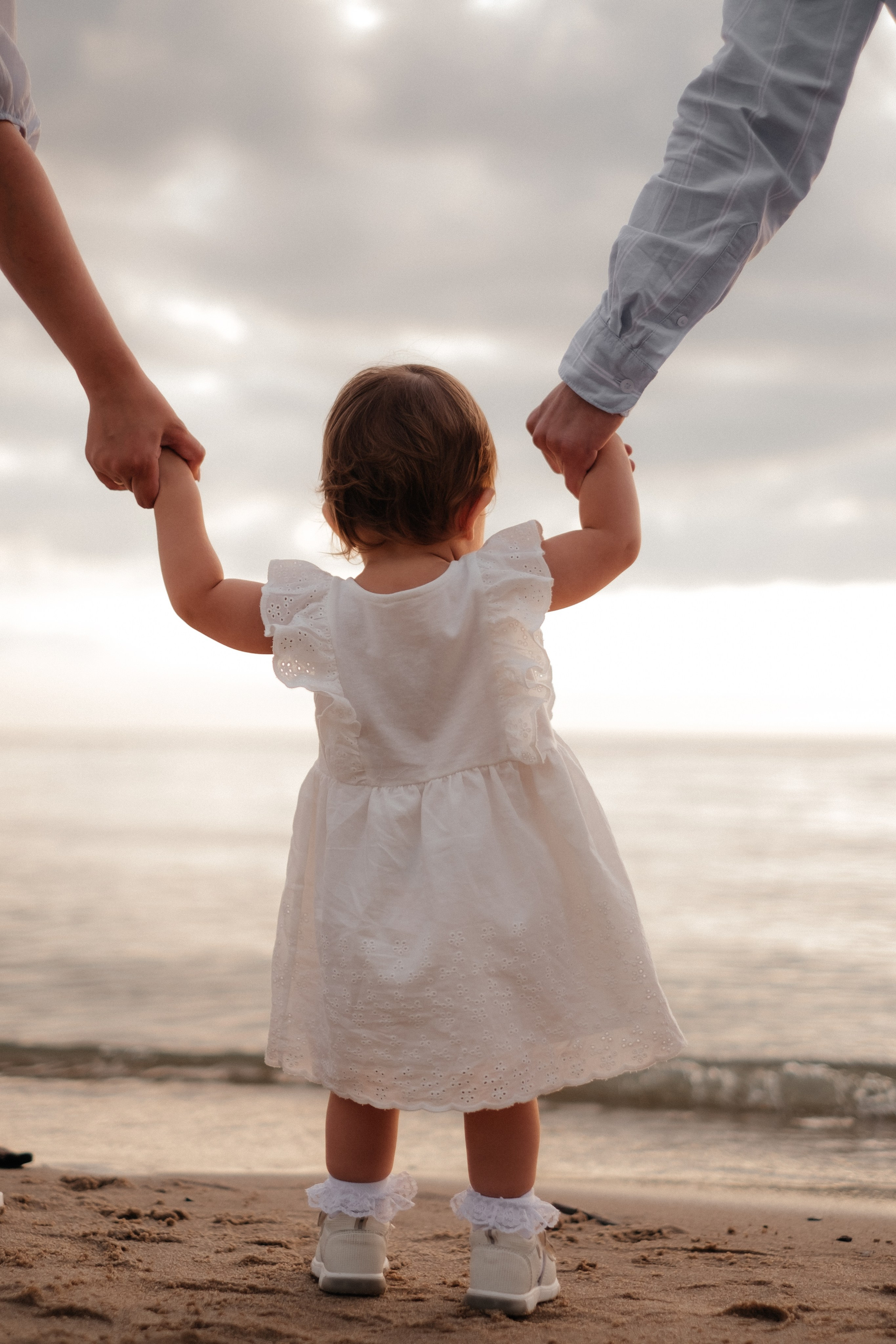 Алина, Ярослав и Тая на берегу. Фотограф в Новосибирске Диана Ильиных