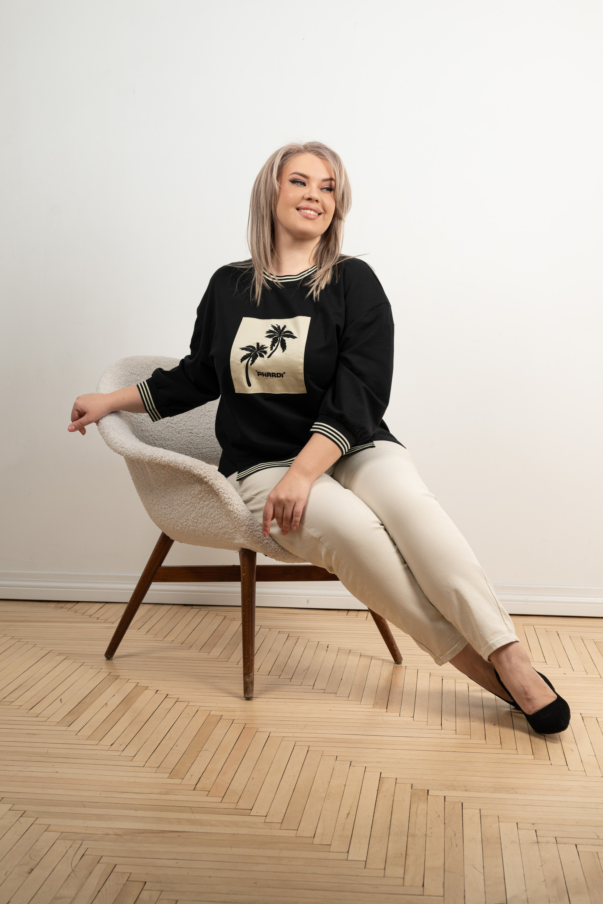 Футболки и костюмы plus size. Предметный фотограф, фото для маркетплейсов Пятигорск, КМВ