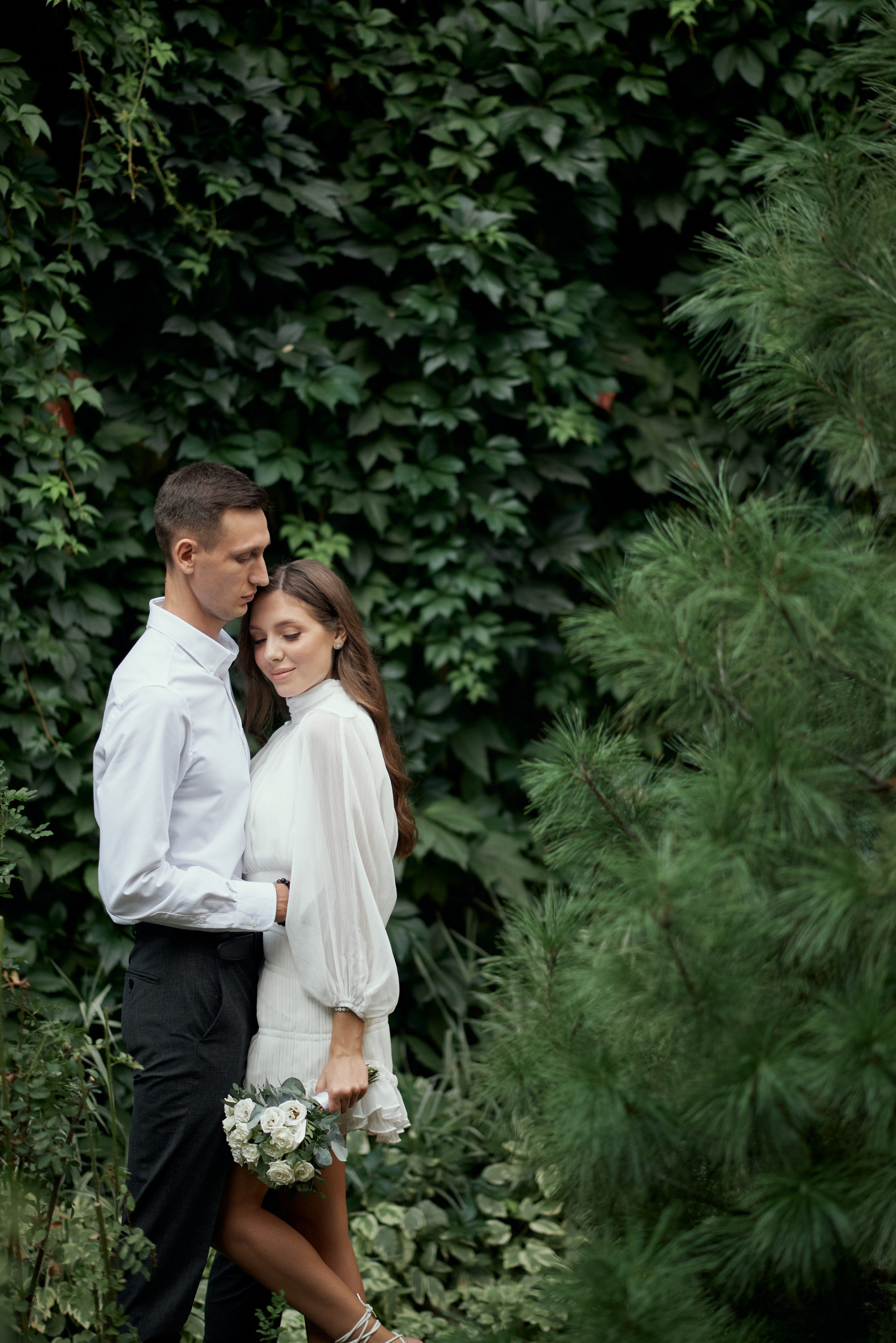 Плющевая стена. Свадебный фотограф Александр Браво