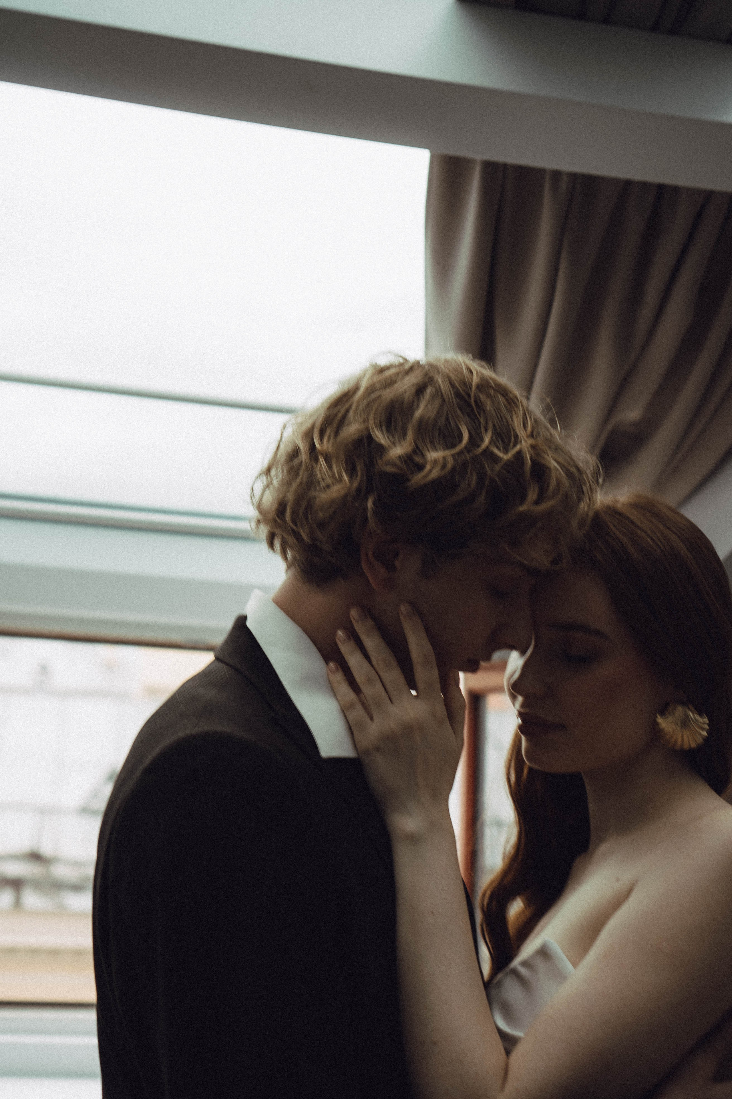 СВАДЕБНАЯ СЬЕМКА В ОТЕЛЕ. СБОРЫ ЖЕНИХА И НЕВЕСТЫ И ТАКЖЕ ТОР И ПОДГОТОВКА К ПРОГУЛКЕ. Профессиональный фотограф, Санкт-Петербург — Виктория Богомолова