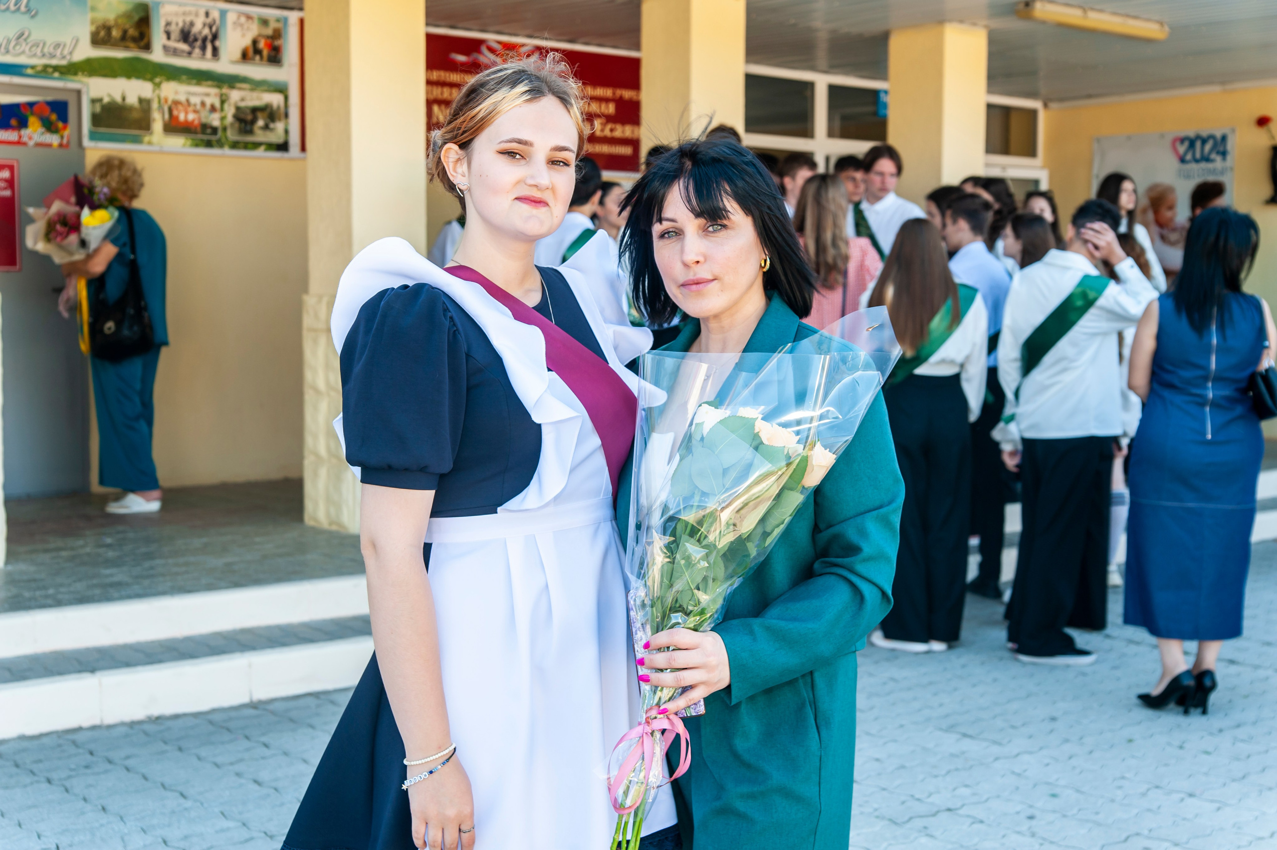 Последний Звонок МАОУ СОШ № 17 им. Эдуарда Есаяна — Архипо-Осиповка. Свадебный и семейный фотограф Денис Лукьянов в Краснодаре, Краснодарском крае и Республике Крым