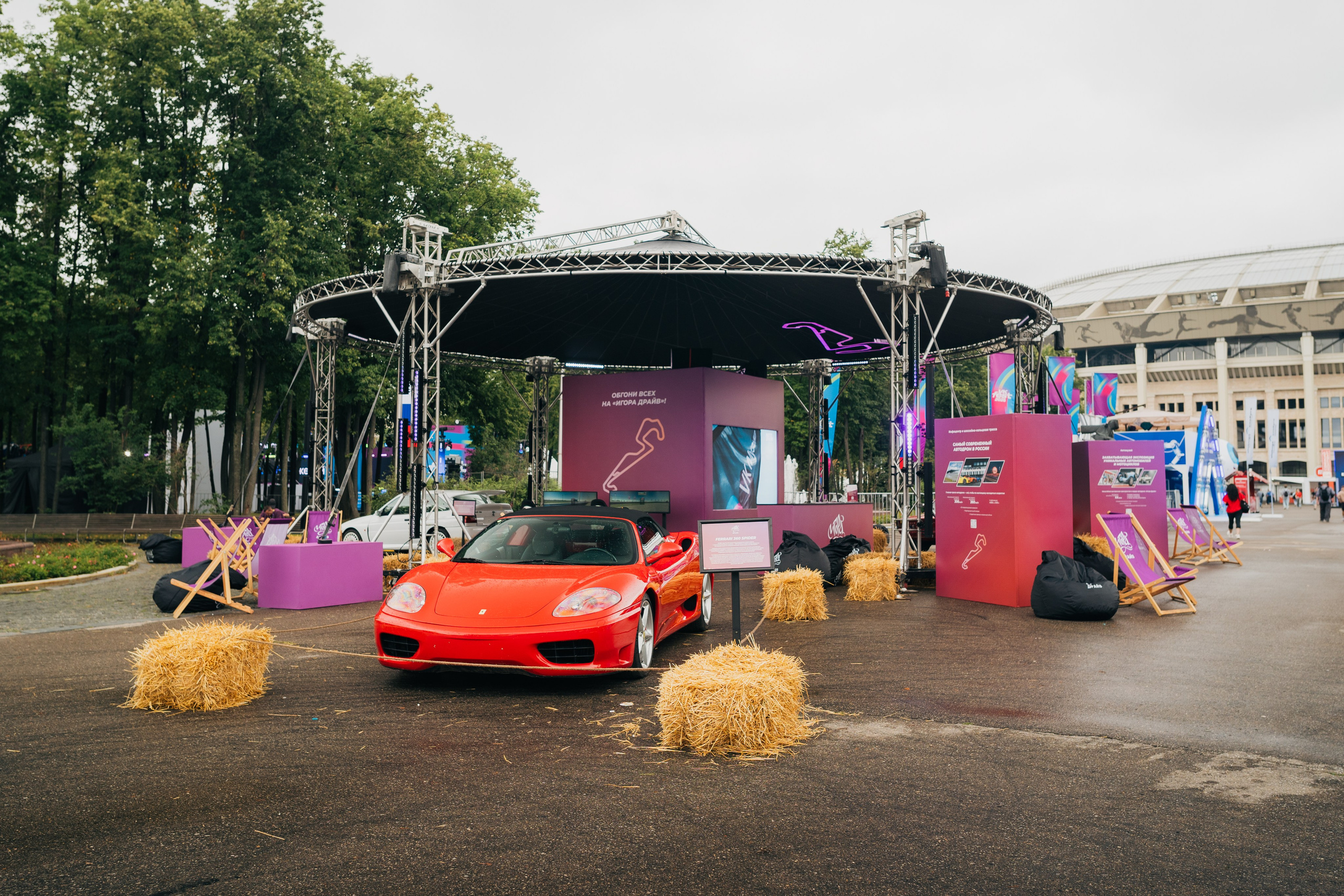 Стенд Igora Drive на фестивале VK Fest 2025. Ilya Foxy — автомобильный фотограф