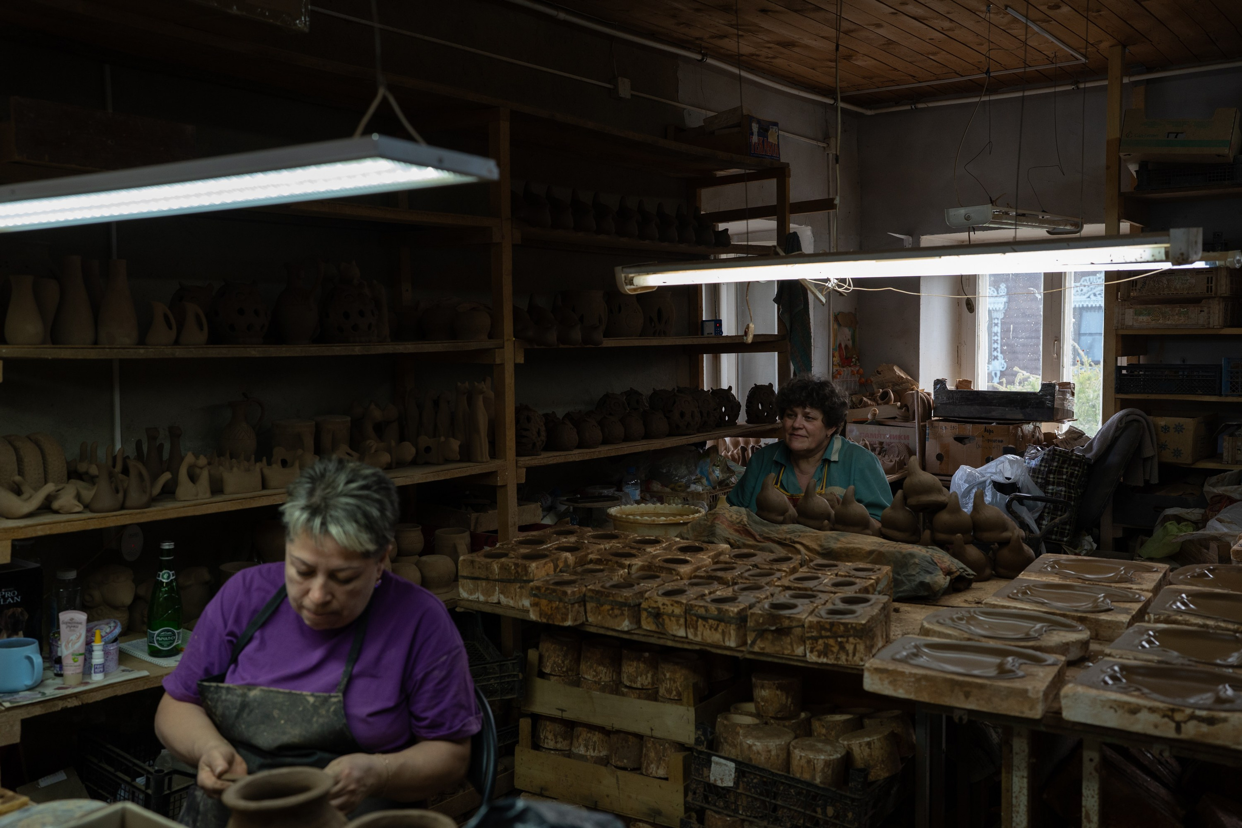 Clay and smoke. Liidia Dubinina. Documentary Photographer