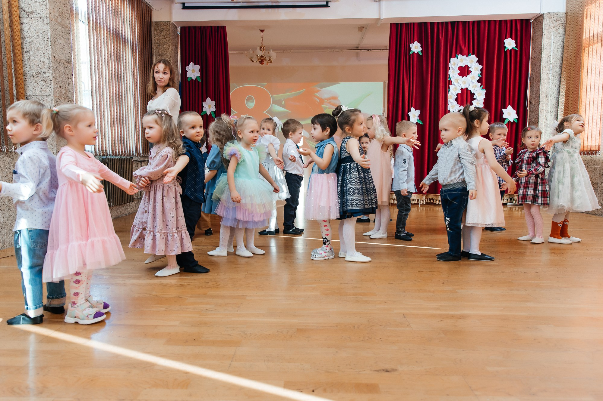 Детский сад № 93 — Утренник (07.03.2023). Свадебный и семейный фотограф Крамар Наталья