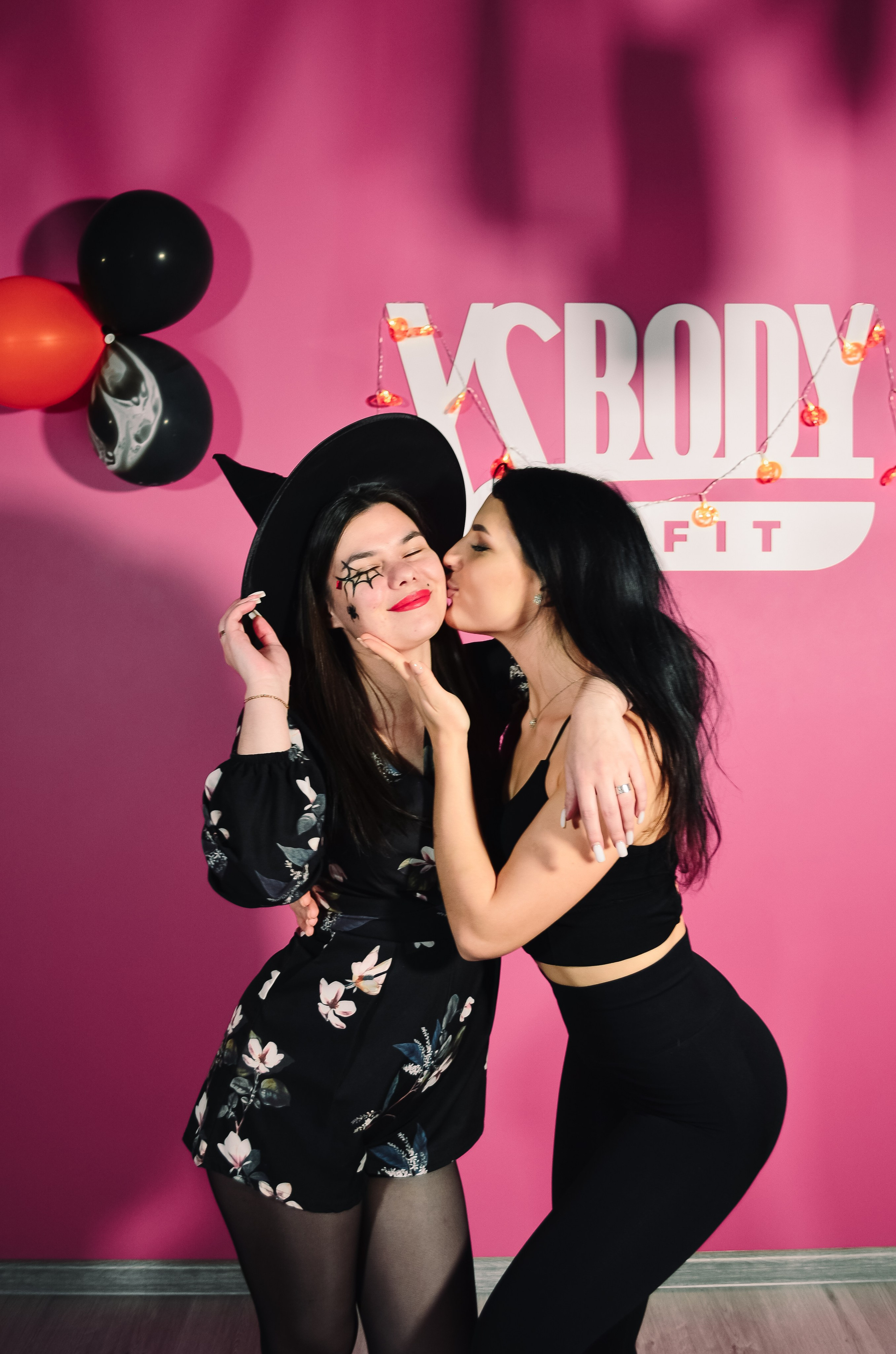 Фоторепортаж мероприятия в фитнес-клубе. Денисова Аля — фотограф для парных съемок и индивидуальных историй в Барнауле