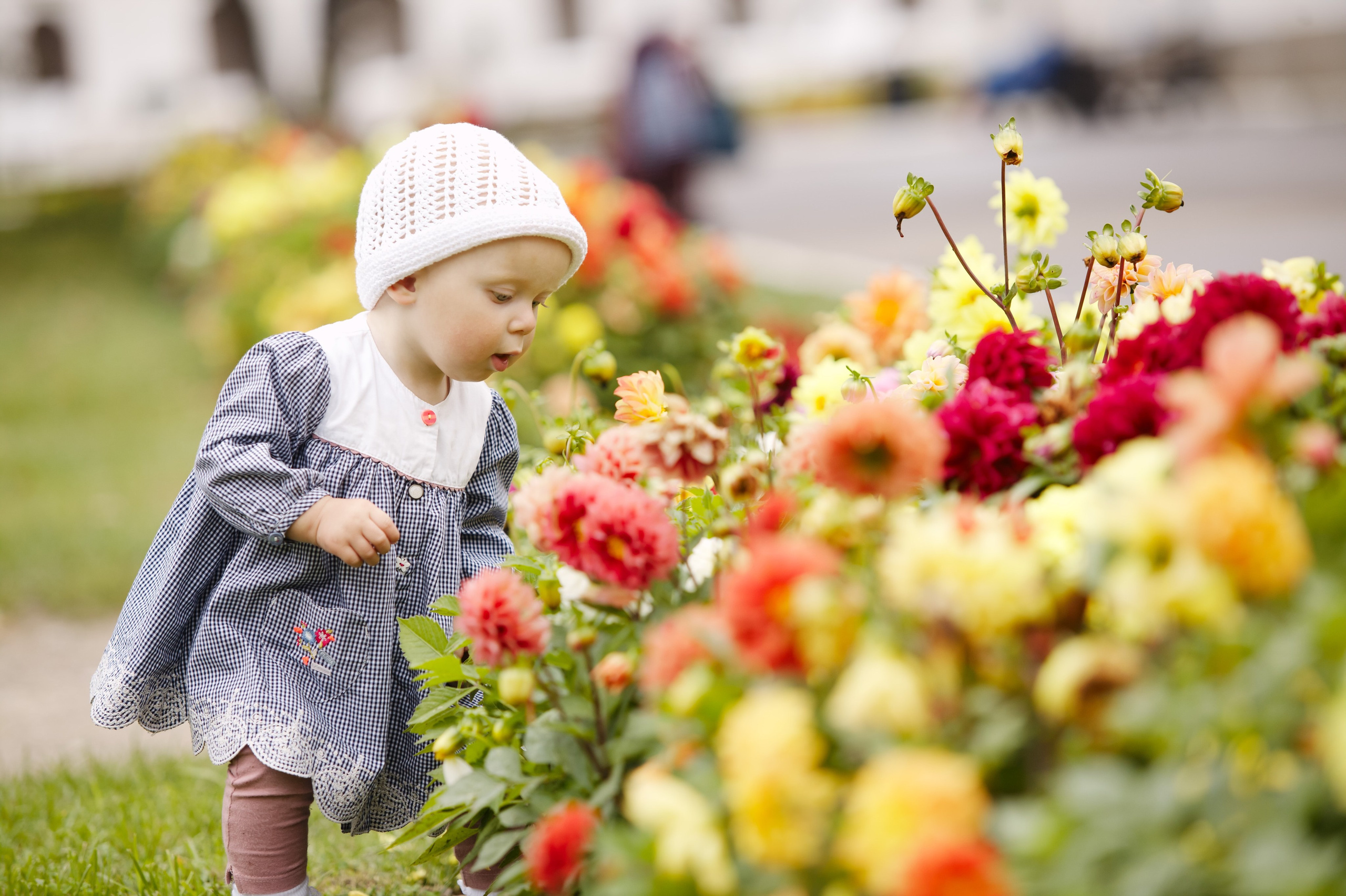 Прогулка малышки с мамой в парке. Фотографы в Москве Светлана Устинова и Сергей Грачев