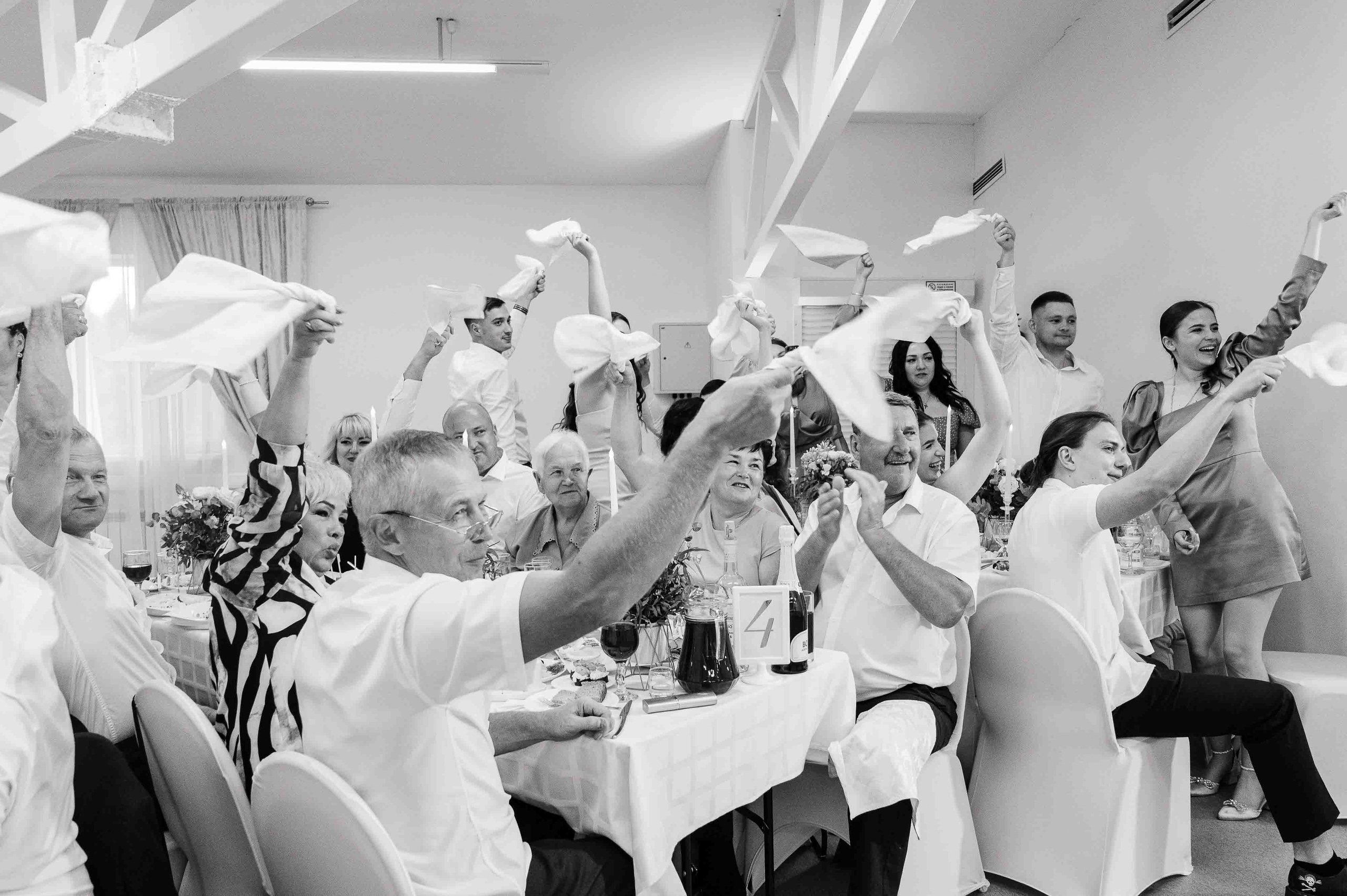 Совместные сборы в отеле. Свадебный и семейный фотограф в Котласе Никита Попов