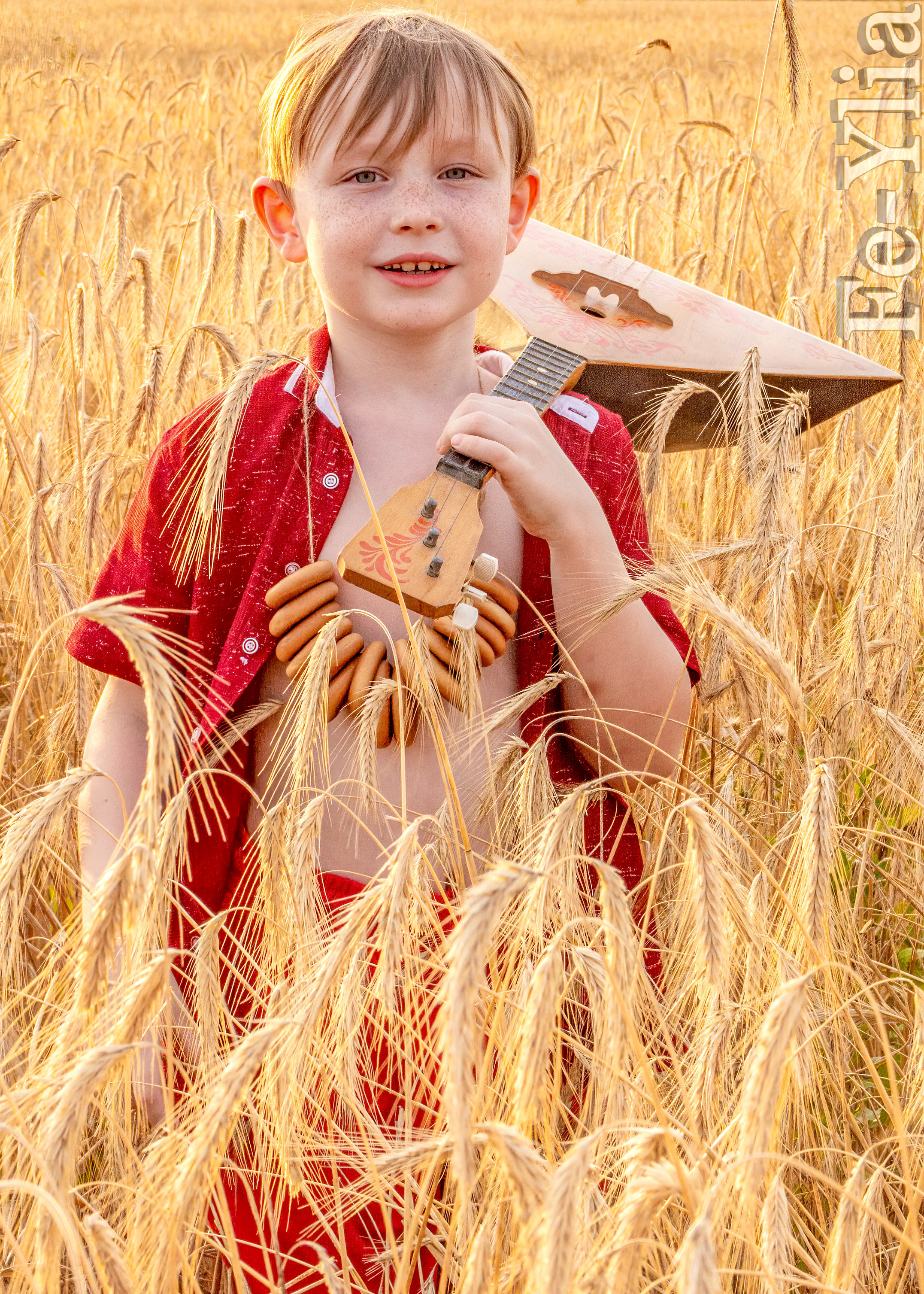 По пшеничному полю. Фотограф в РФ и ЛНР Юлия Федосеева