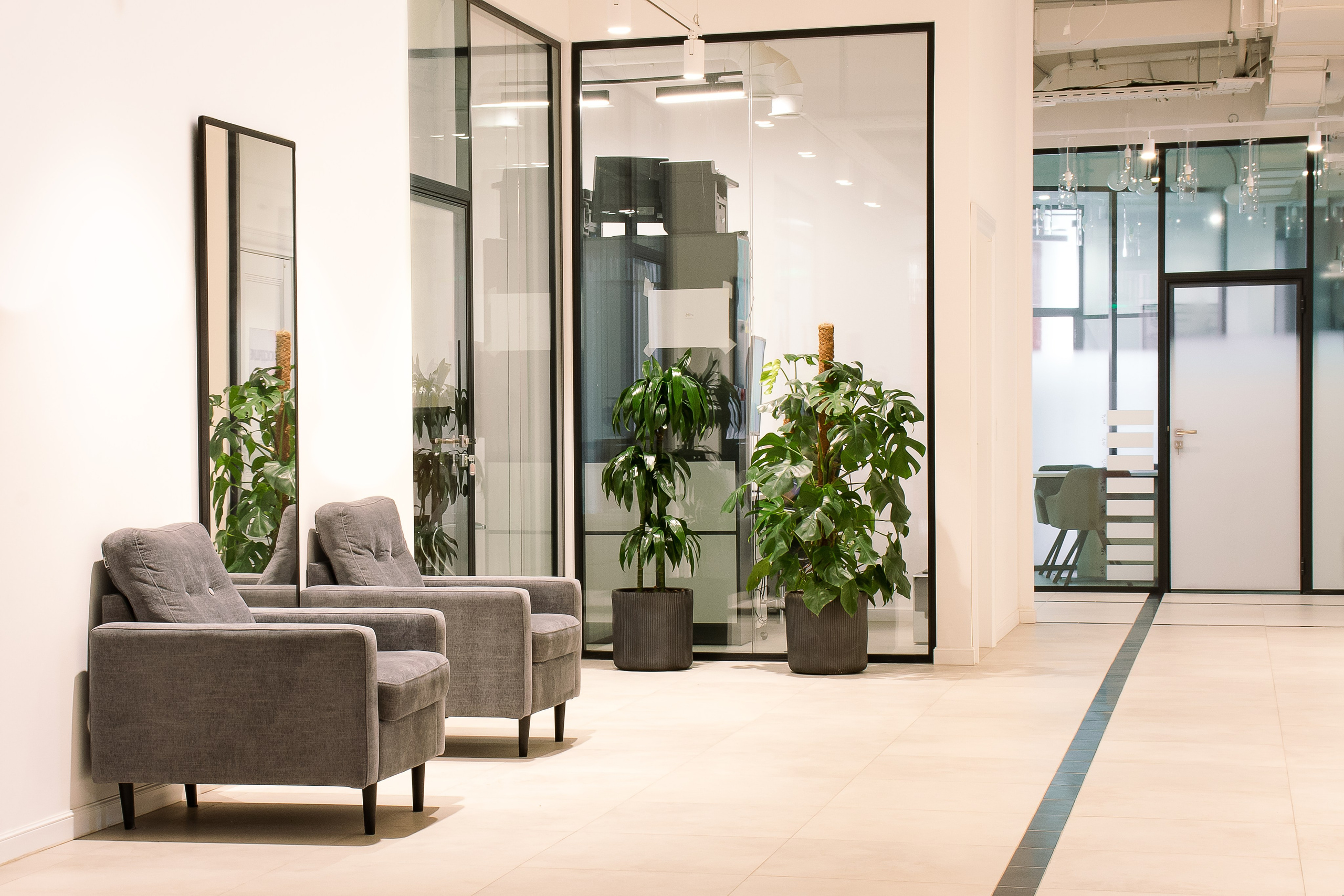 Офис кинопродакшена «StarMedia». Лисенкова Алиса — Фотограф, видеомейкер. Москва