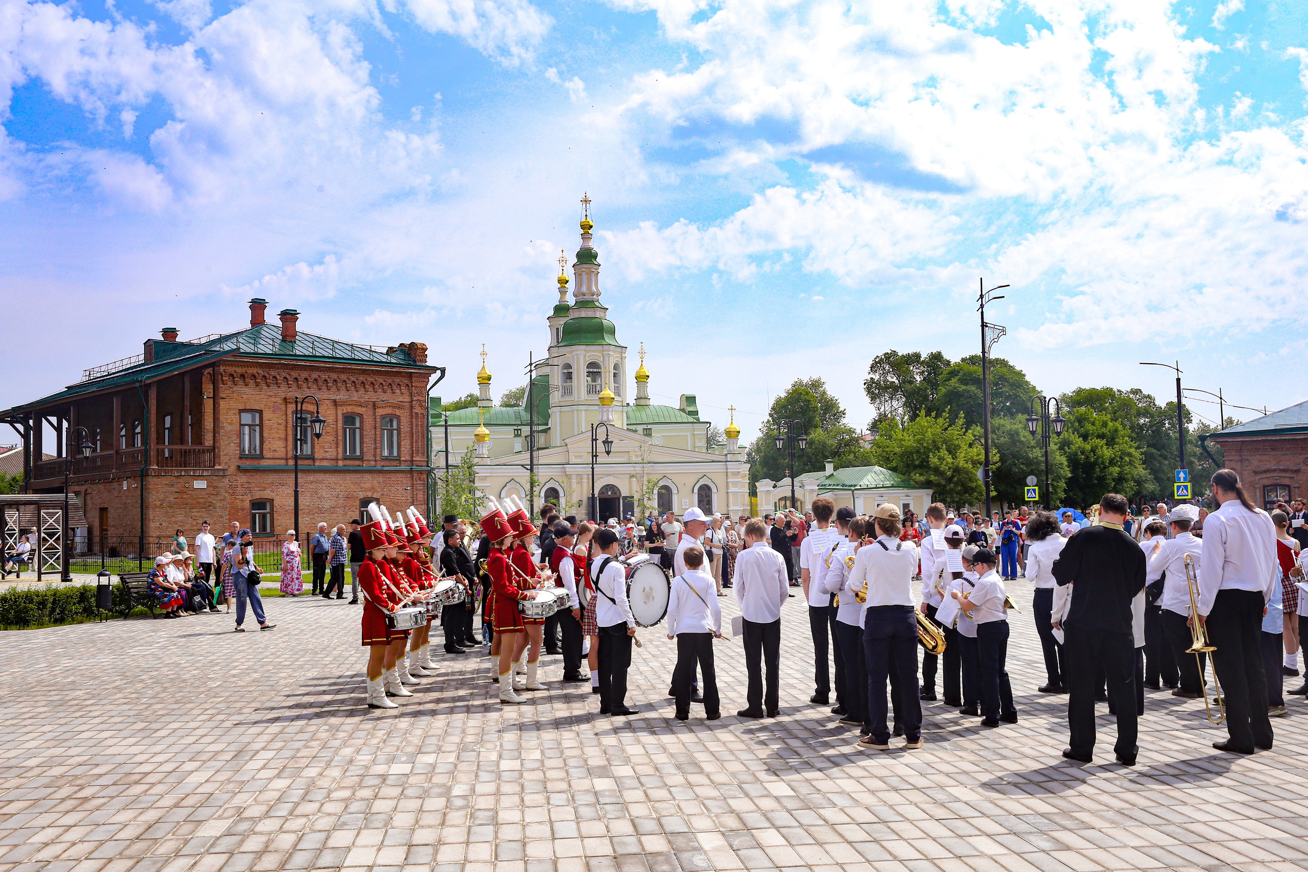 День России в Минусинске. Предметная фотография. Персональный сайт Сергея Ру. город Минусинск