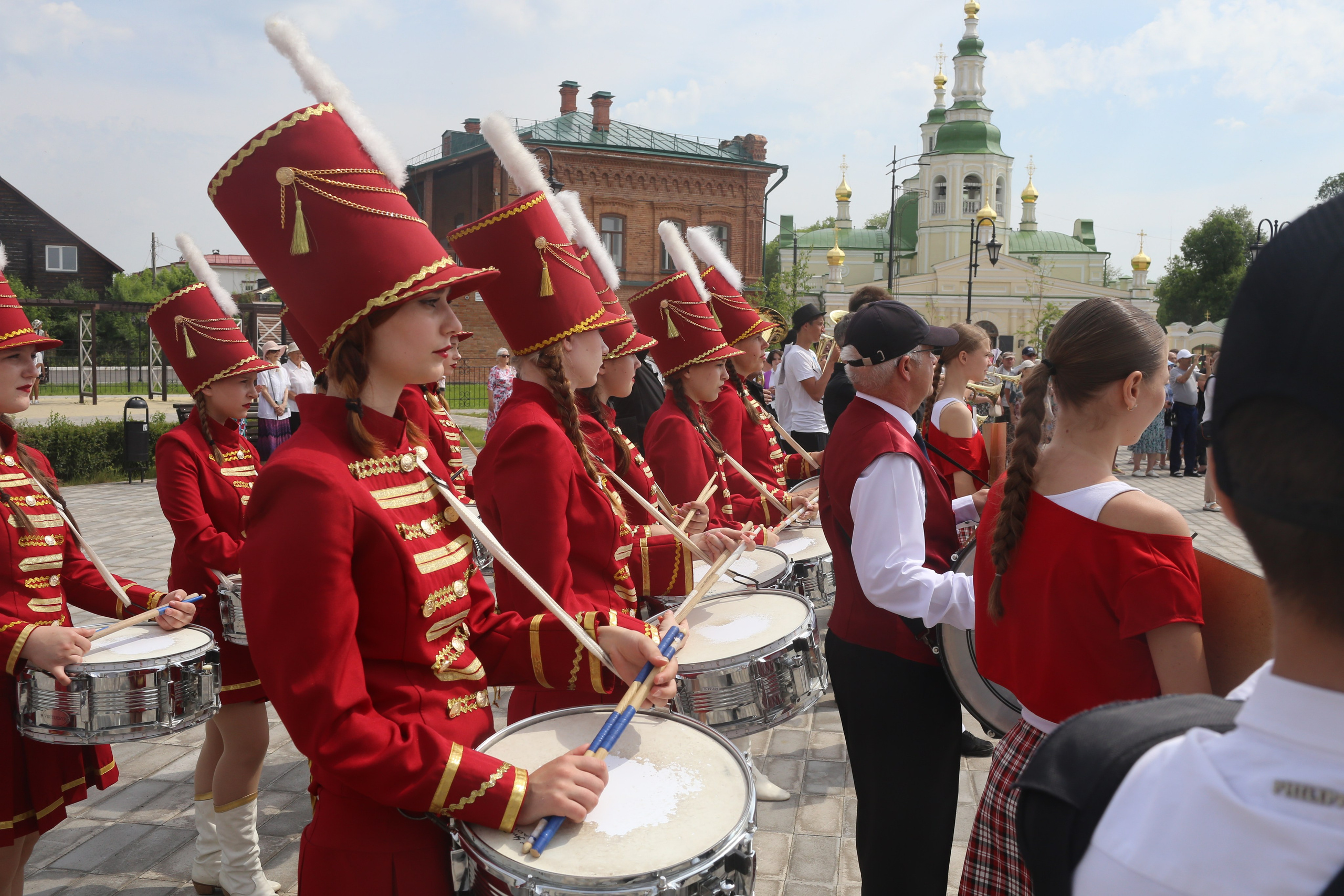 День России в Минусинске. Предметная фотография. Персональный сайт Сергея Ру. город Минусинск