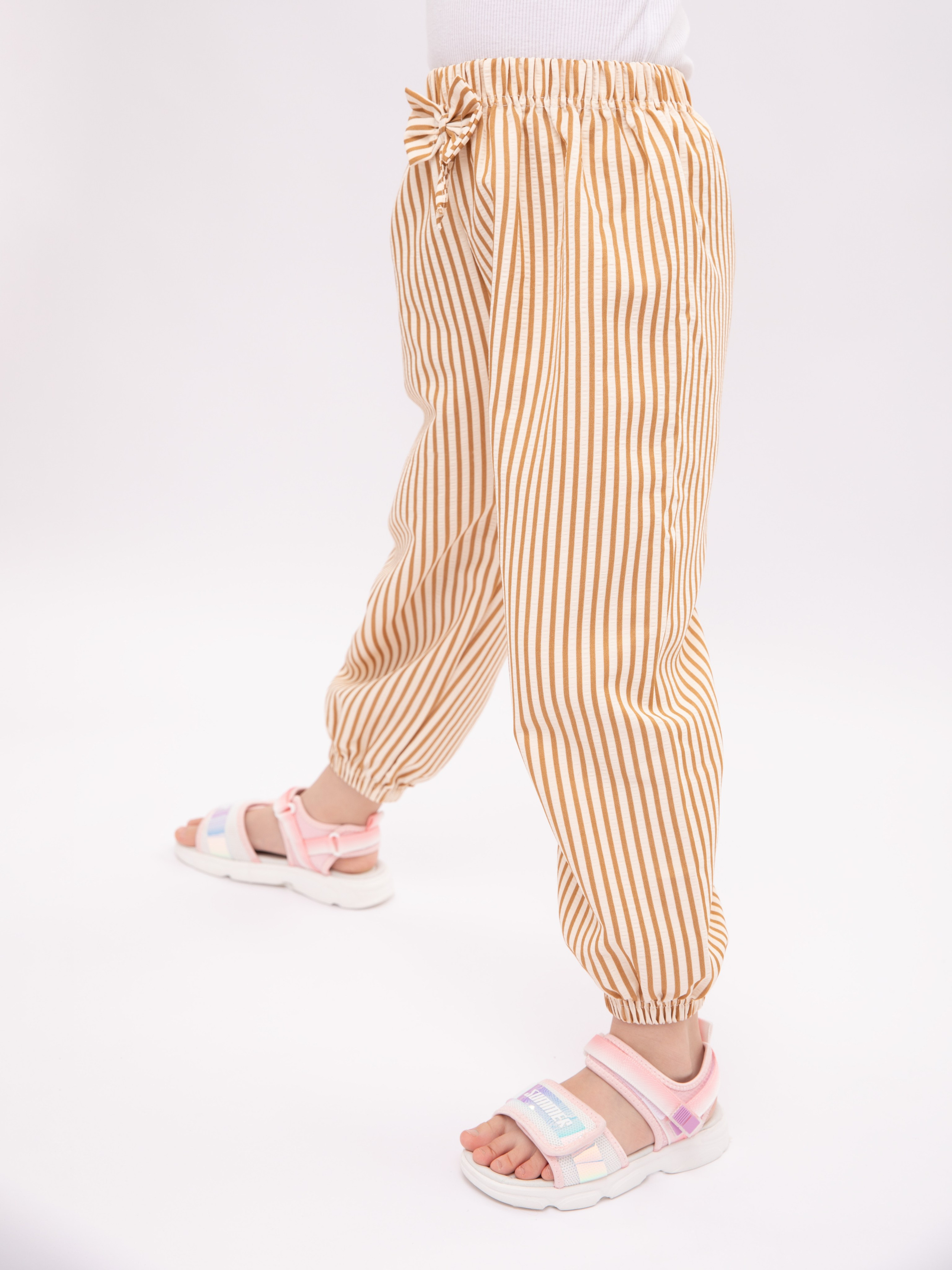 Детские летние брюки. Фотостудия предметной и модельной съёмки для маркетплейсов