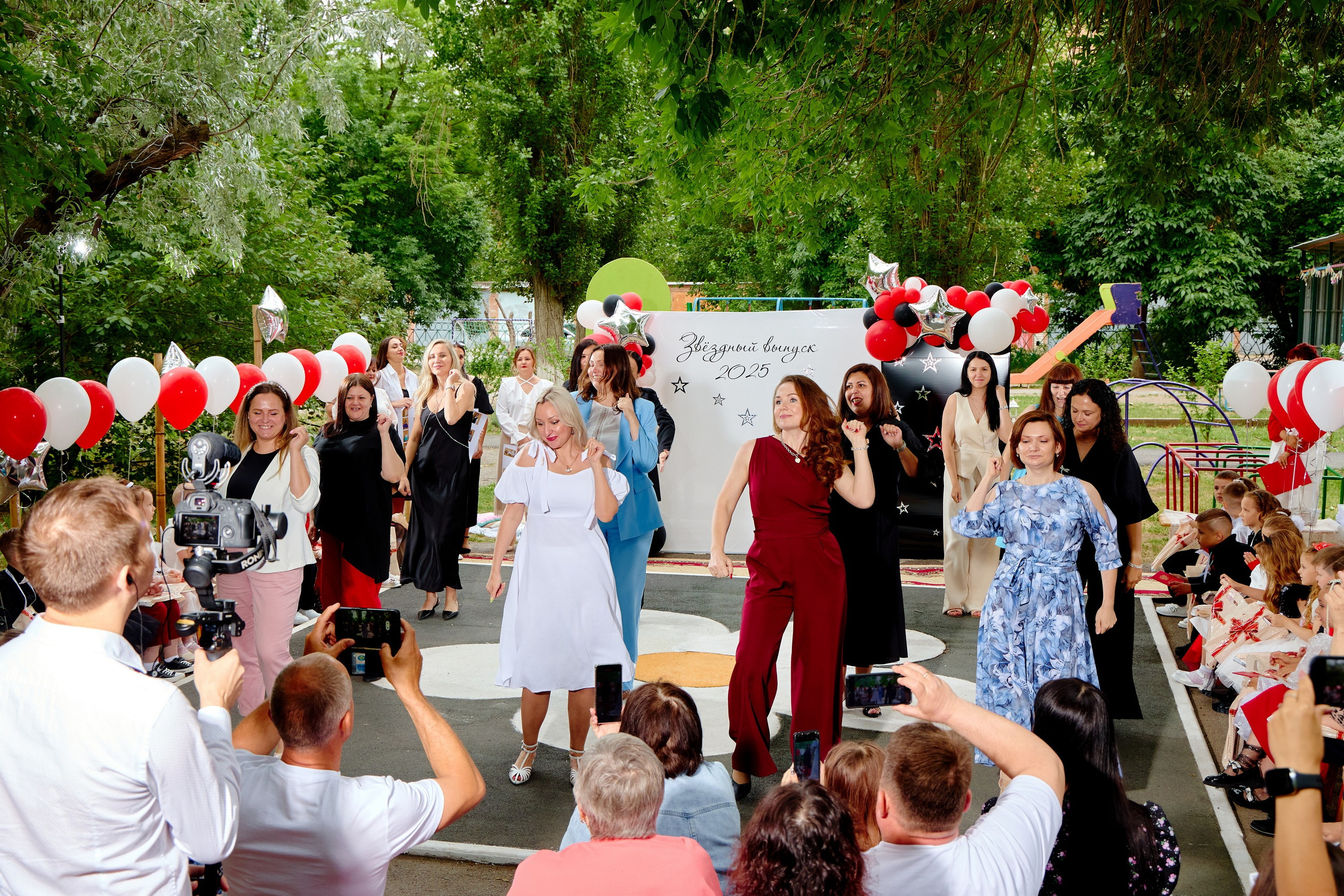 Выпускной 45 сад. Фотограф Выпускные альбомы Таганрог Сергей Коробченко