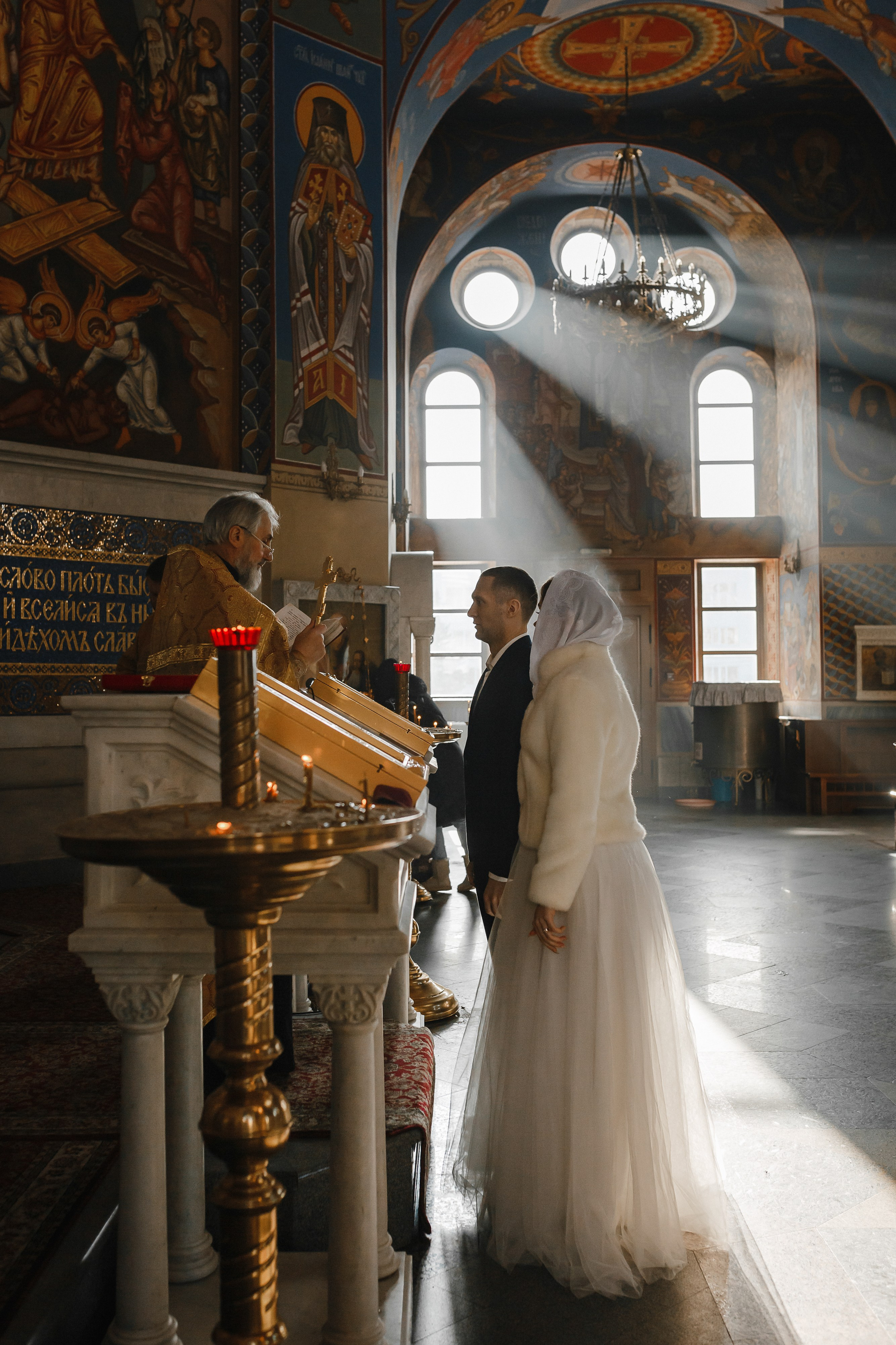 Профессиональный фотограф на таинство венчания в Москве и Московской области. Свадебный фотограф в Москве Мария Крош
